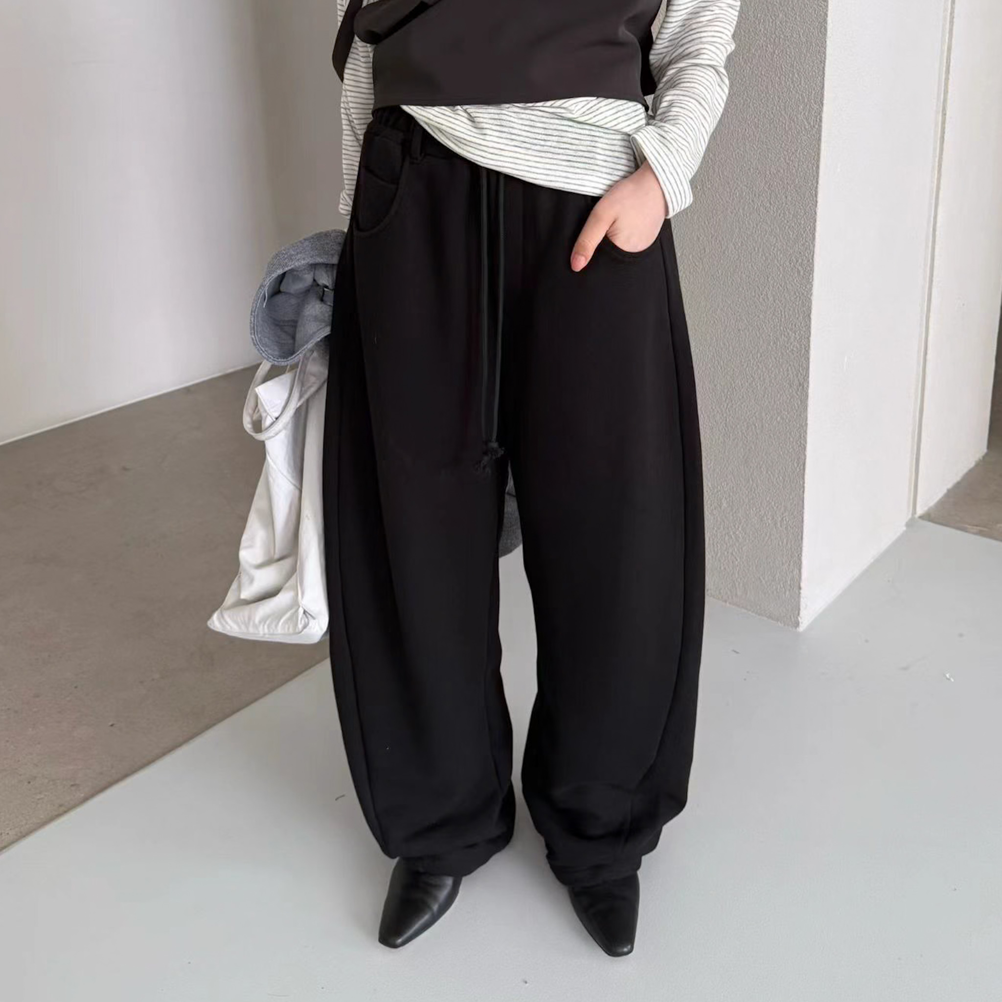 N16 男生可以穿!率性切割弧形棉褲(黑)