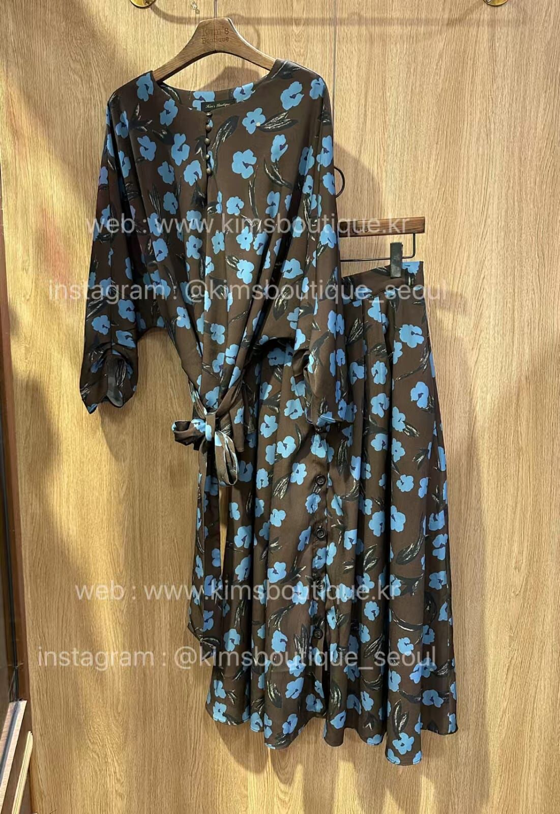 KM5215 大花圖案綁帶上衣