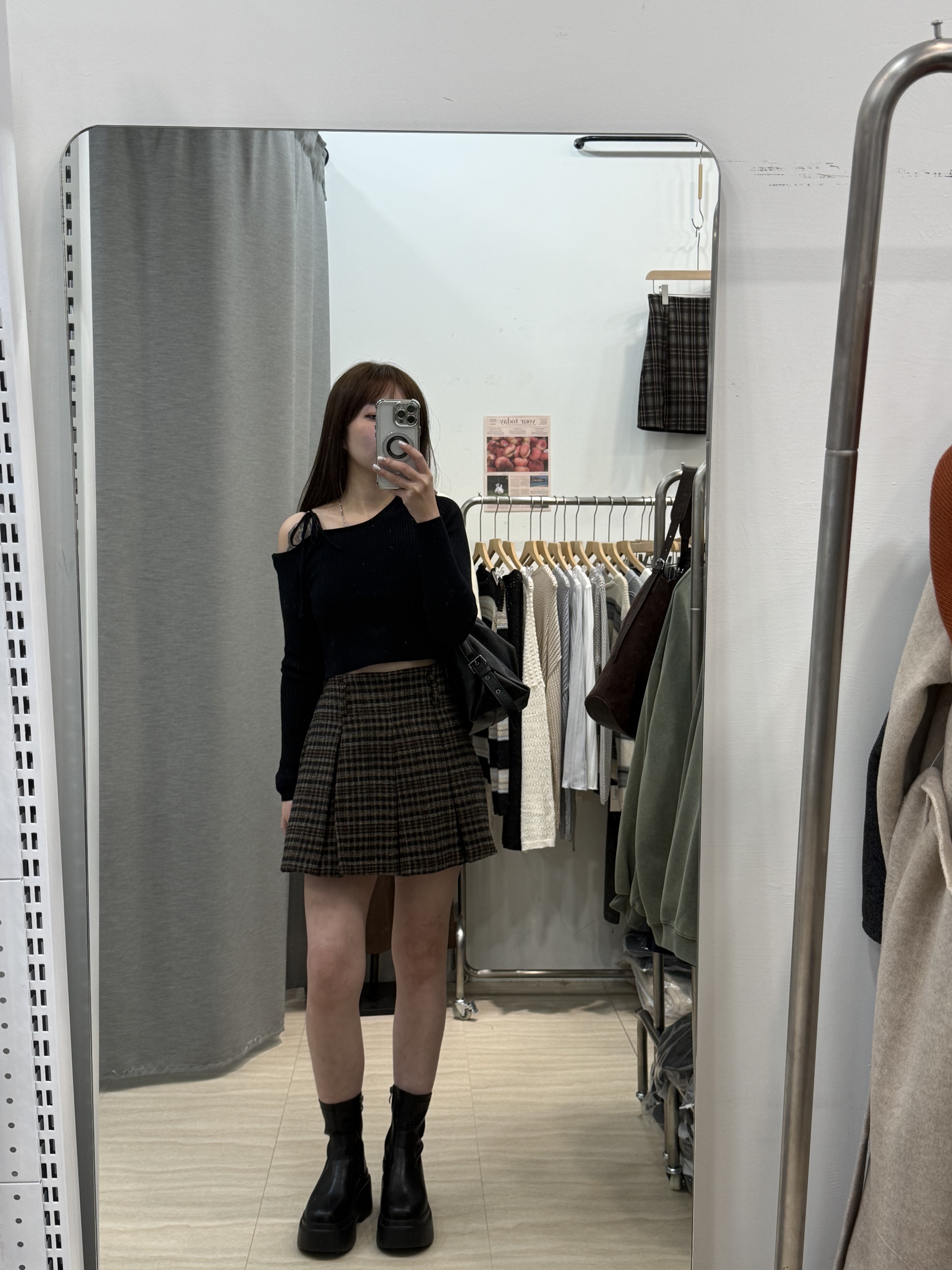 斜肩綁帶細坑條上衣