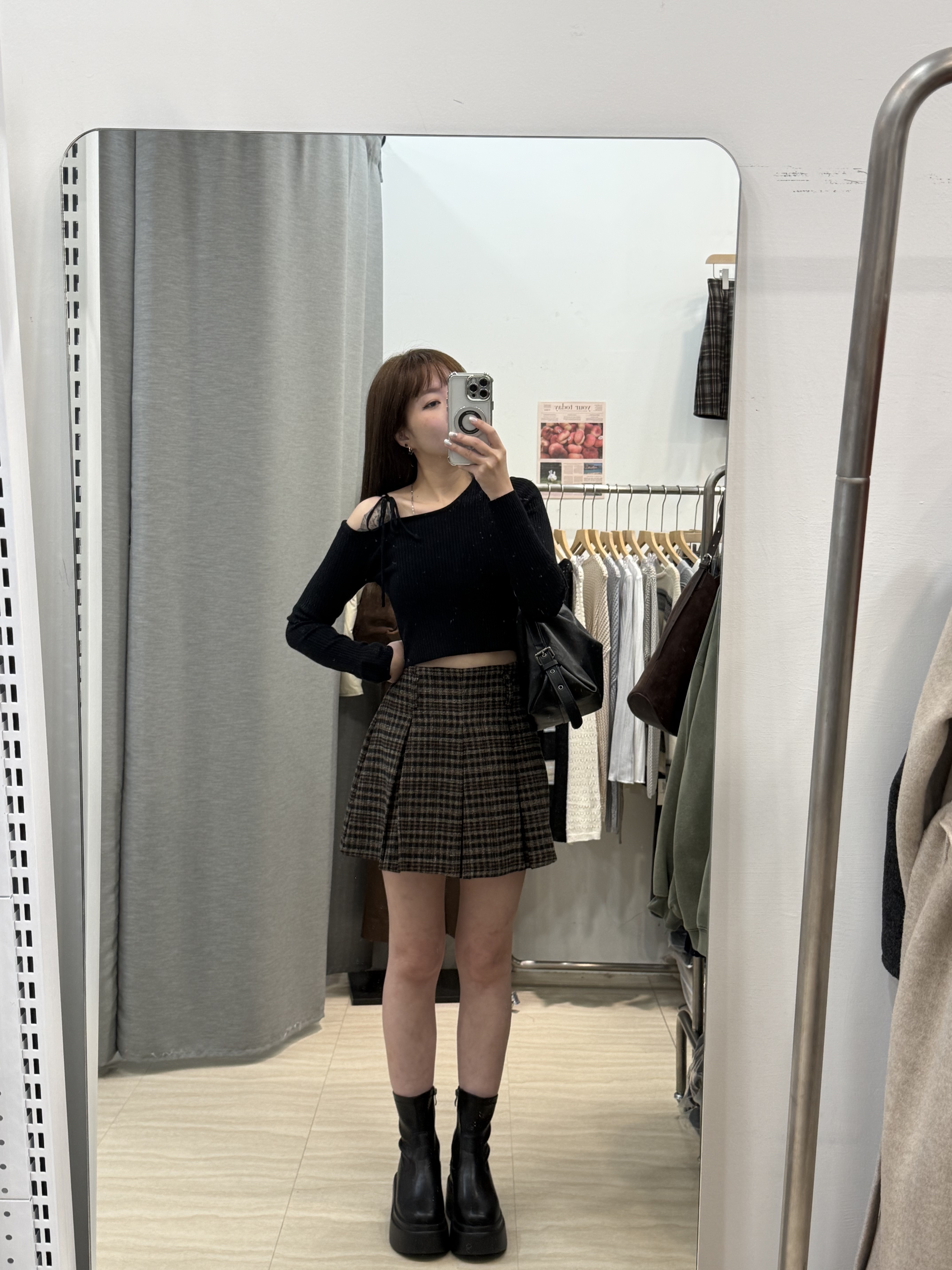 斜肩綁帶細坑條上衣