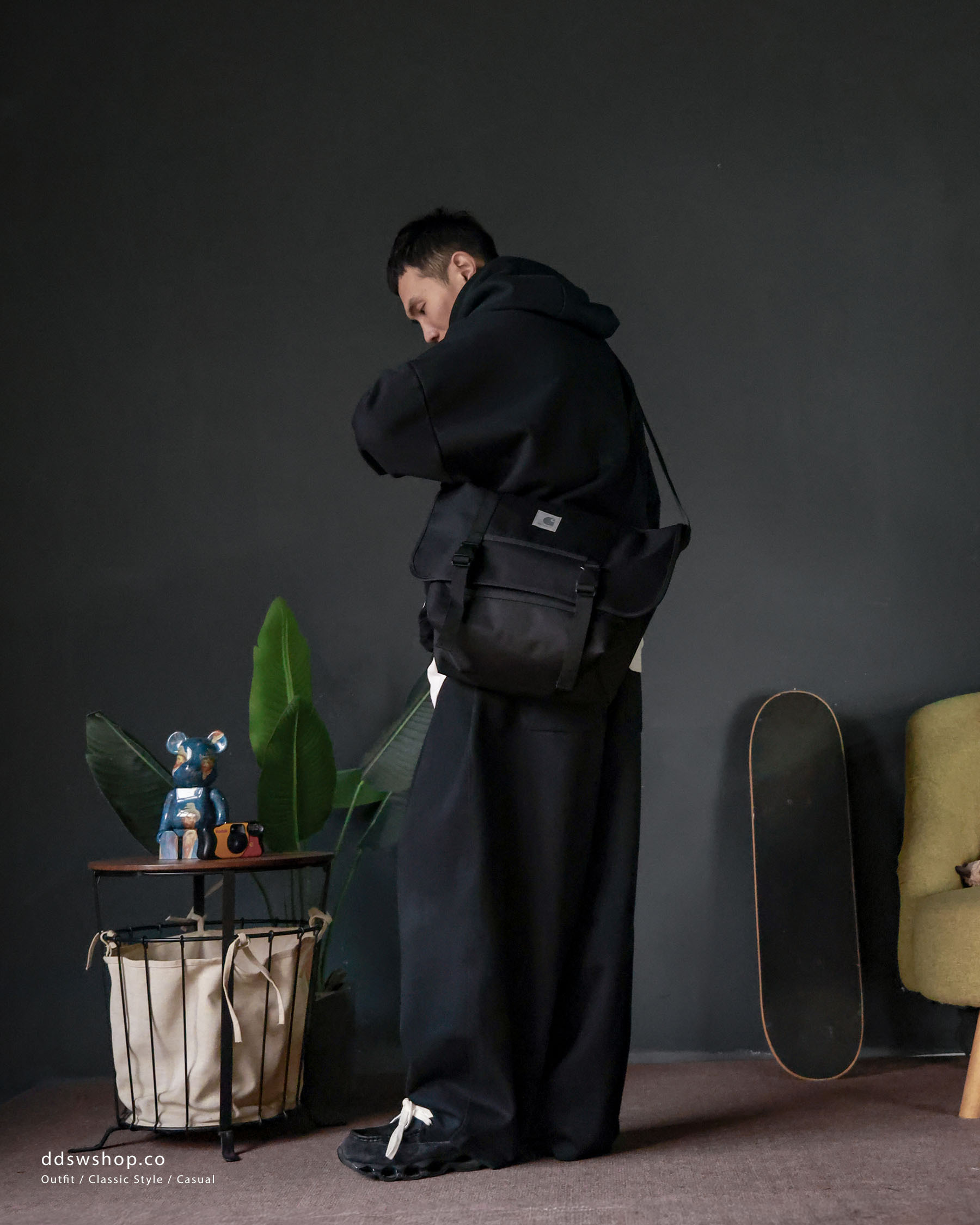 "現貨" Carhartt WIP 郵差包 反光logo 黑色