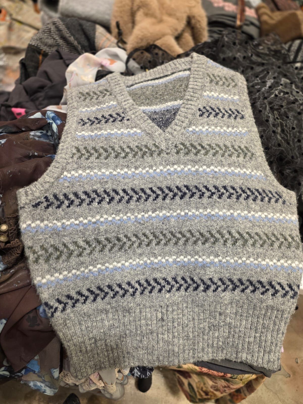 KM5260 費爾島花紋V領背心