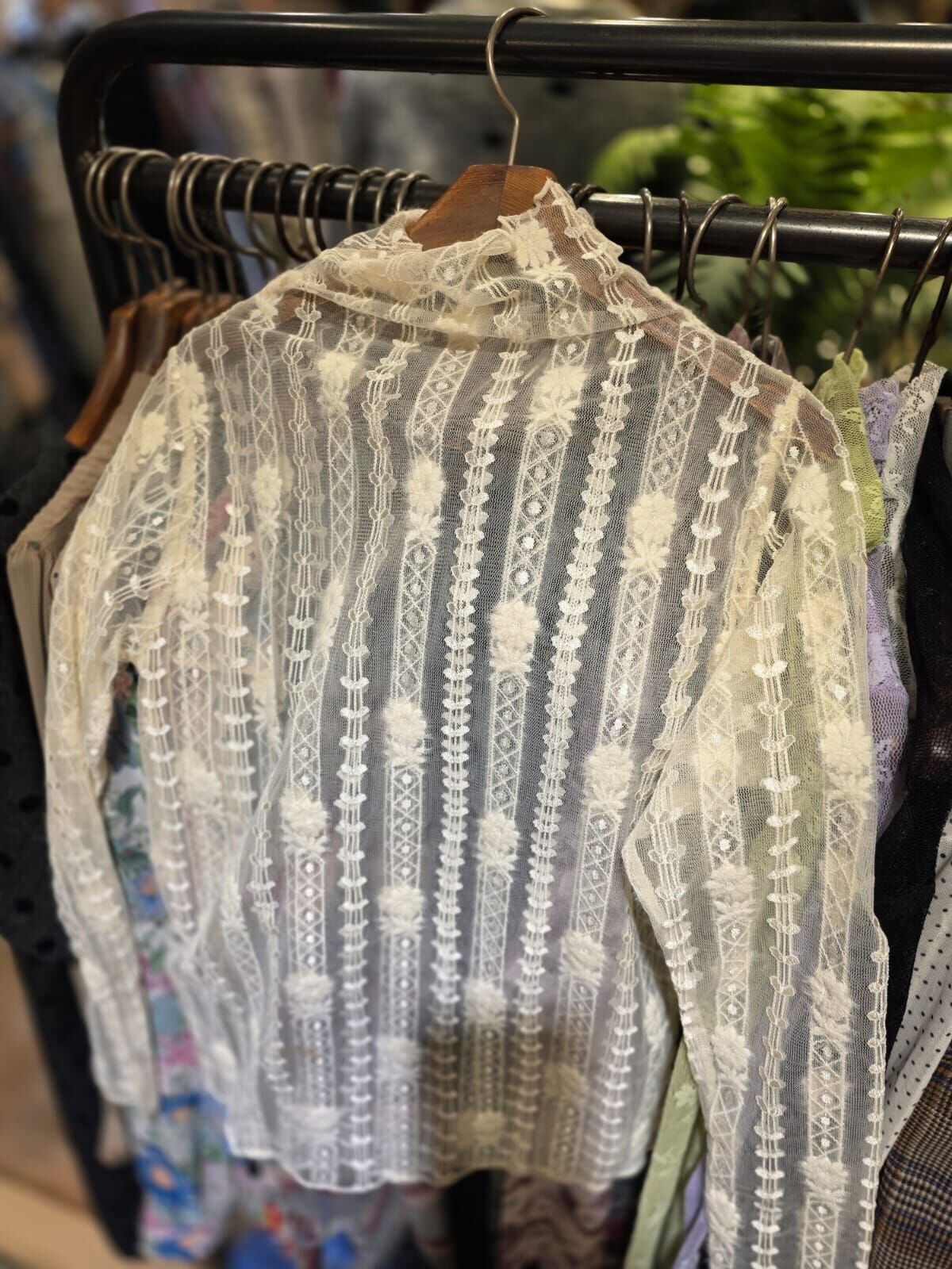 KM5266 白色蕾絲長袖透感襯衫