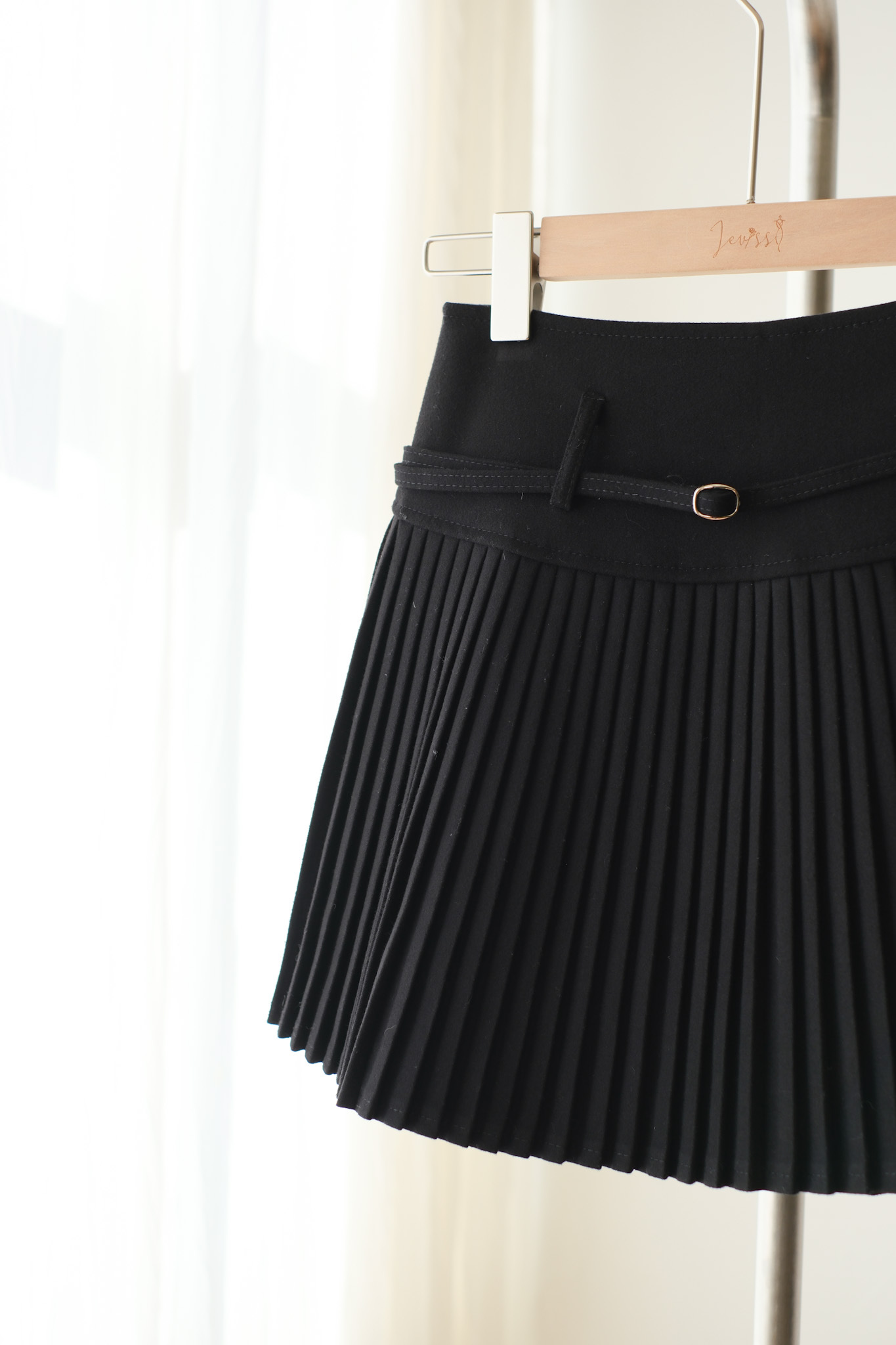 百搭！校園風壓紋短裙 (深棕/黑) BT437