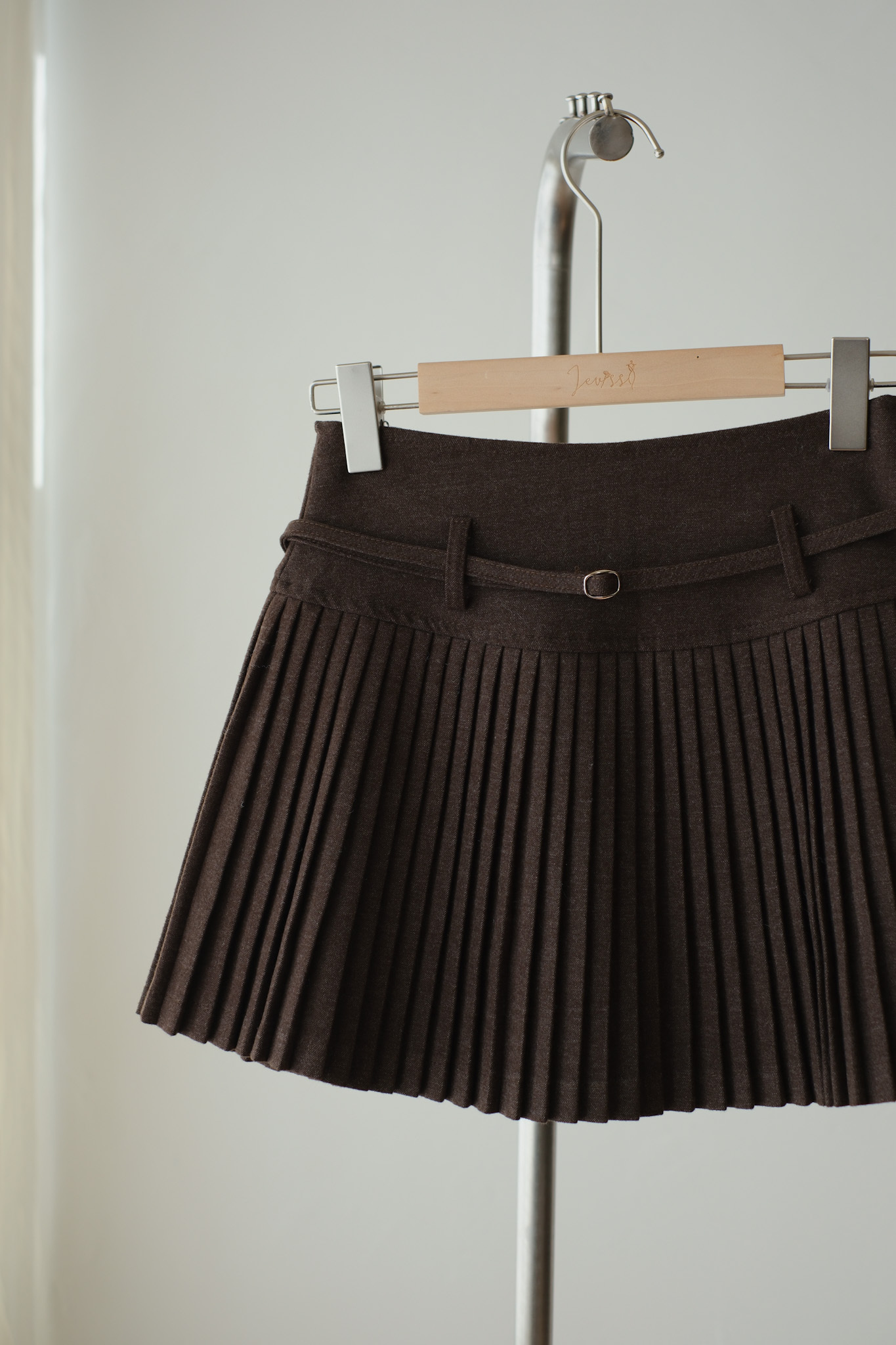 百搭！校園風壓紋短裙 (深棕/黑) BT437