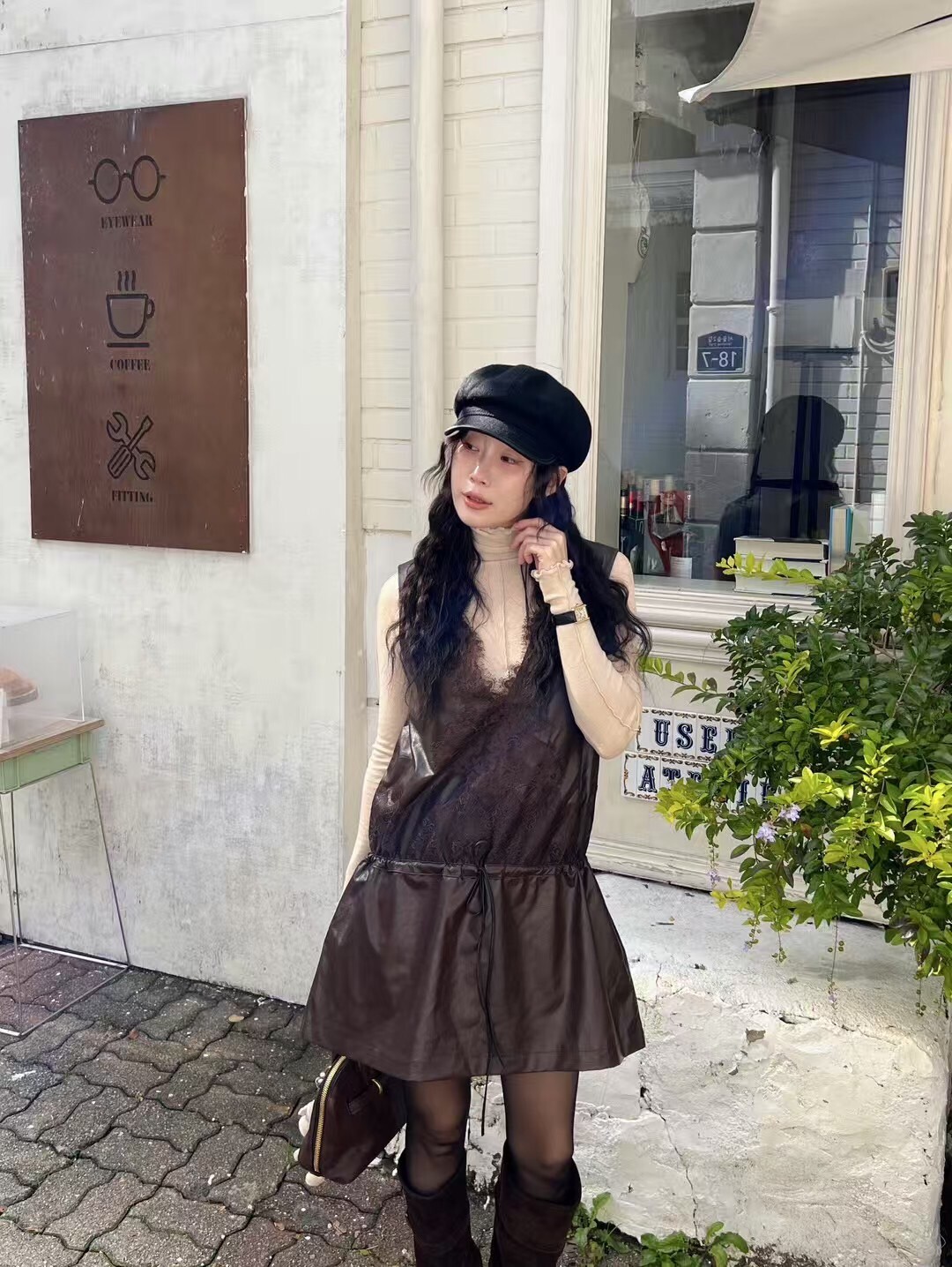 PU皮面蕾絲背心洋裝