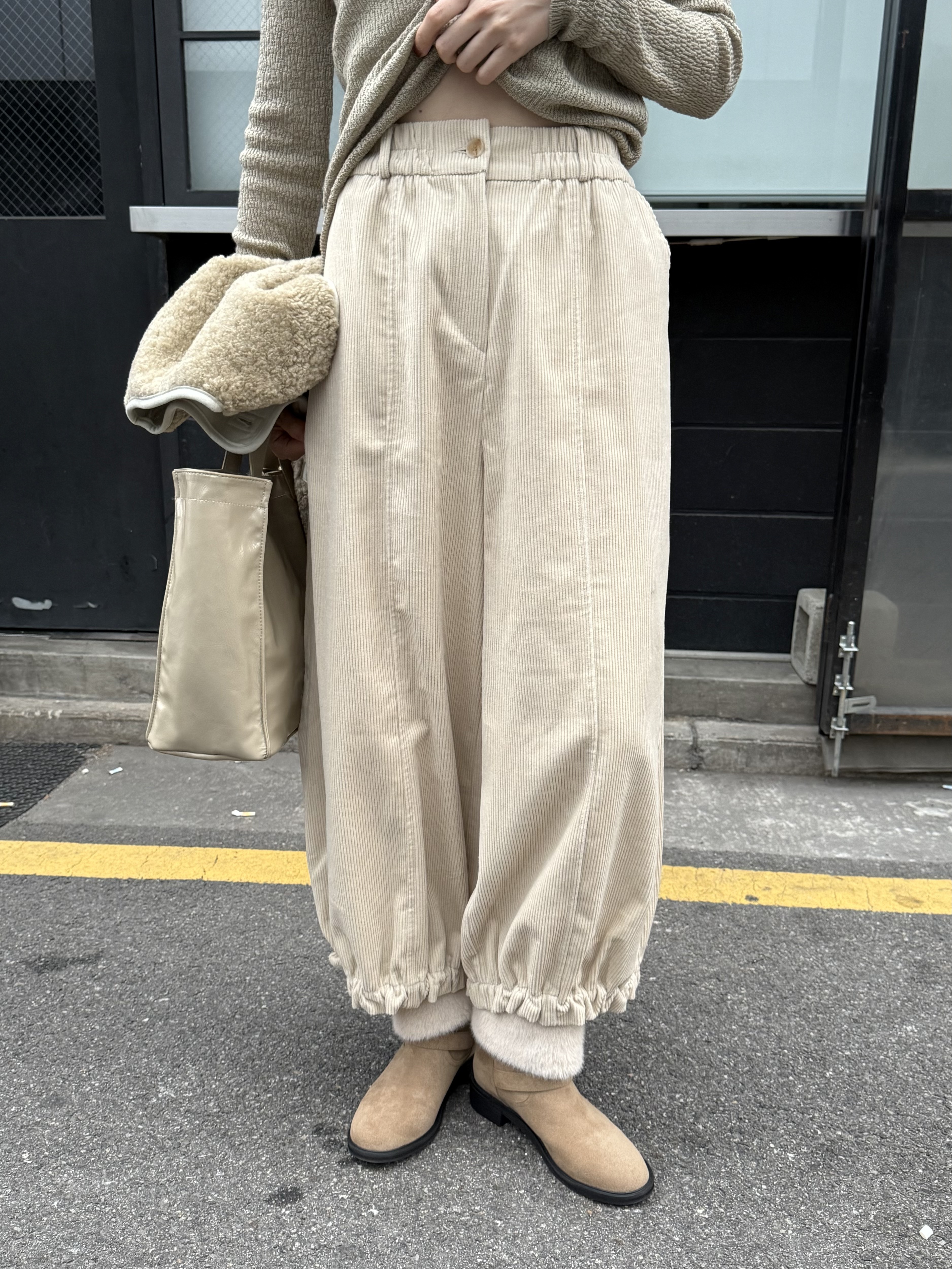 奶油擠花束腳燈芯絨寬褲/2色均碼/奶油