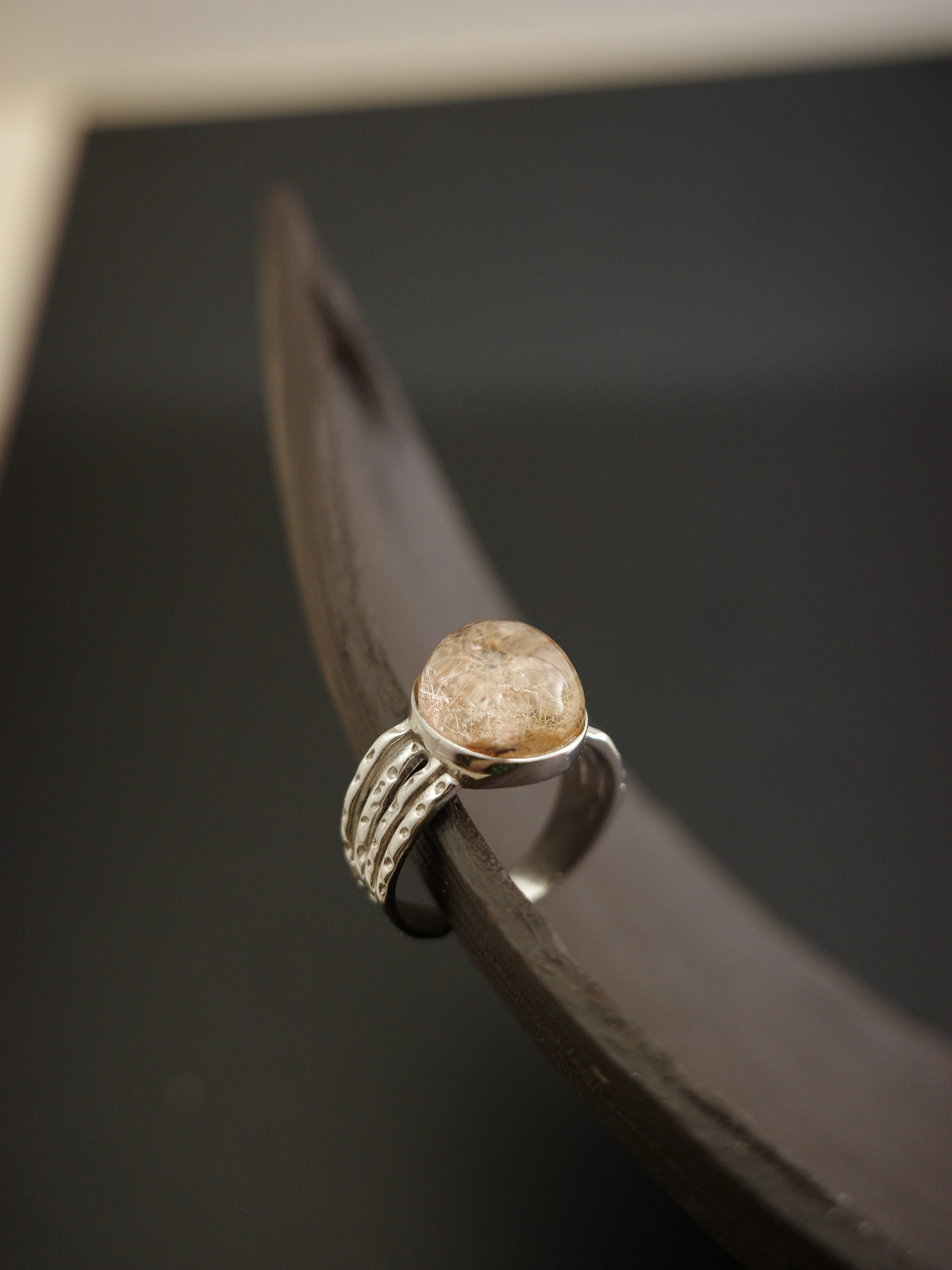 幽靈穿髮｜242L127