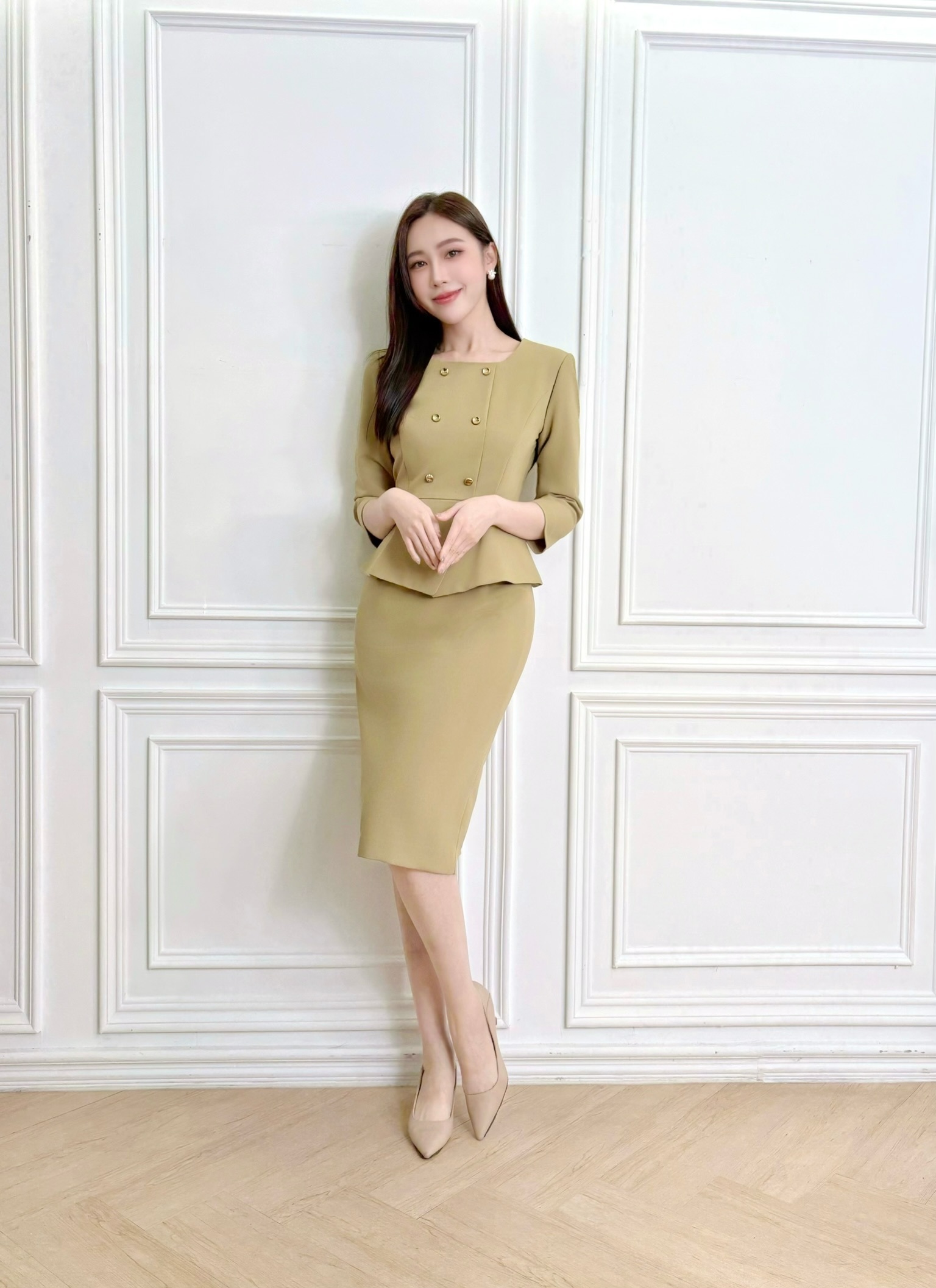 方領金釦腰間裁片合身洋