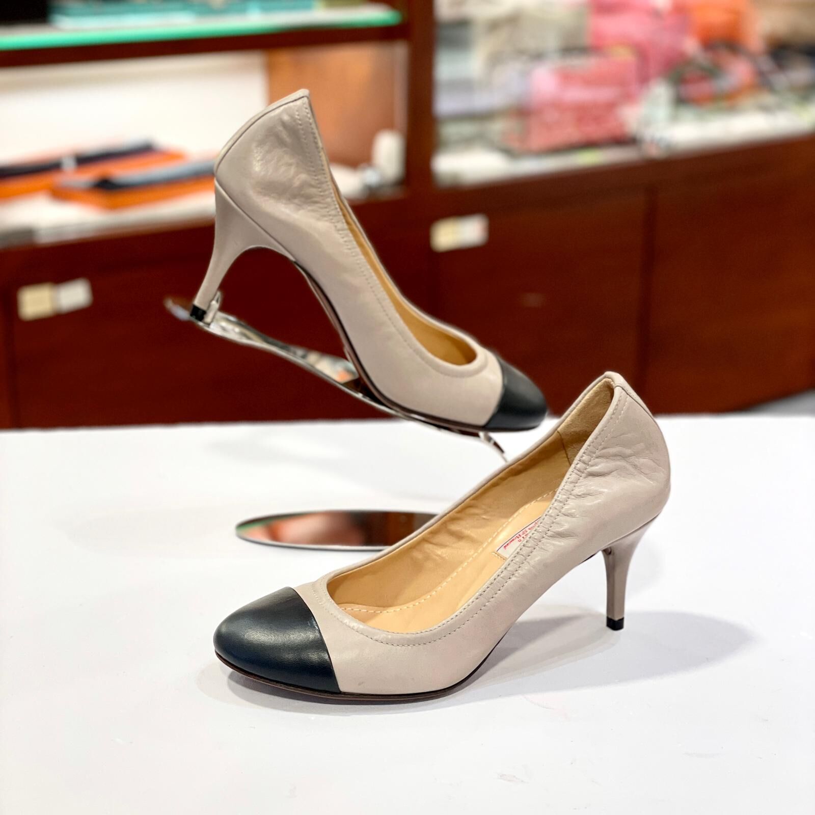 只有35碼~全球最抵!!! 全新LANVIN SHOES, 香檳色/黑色小牛皮,浪凡高跟鞋 #香榭站正品