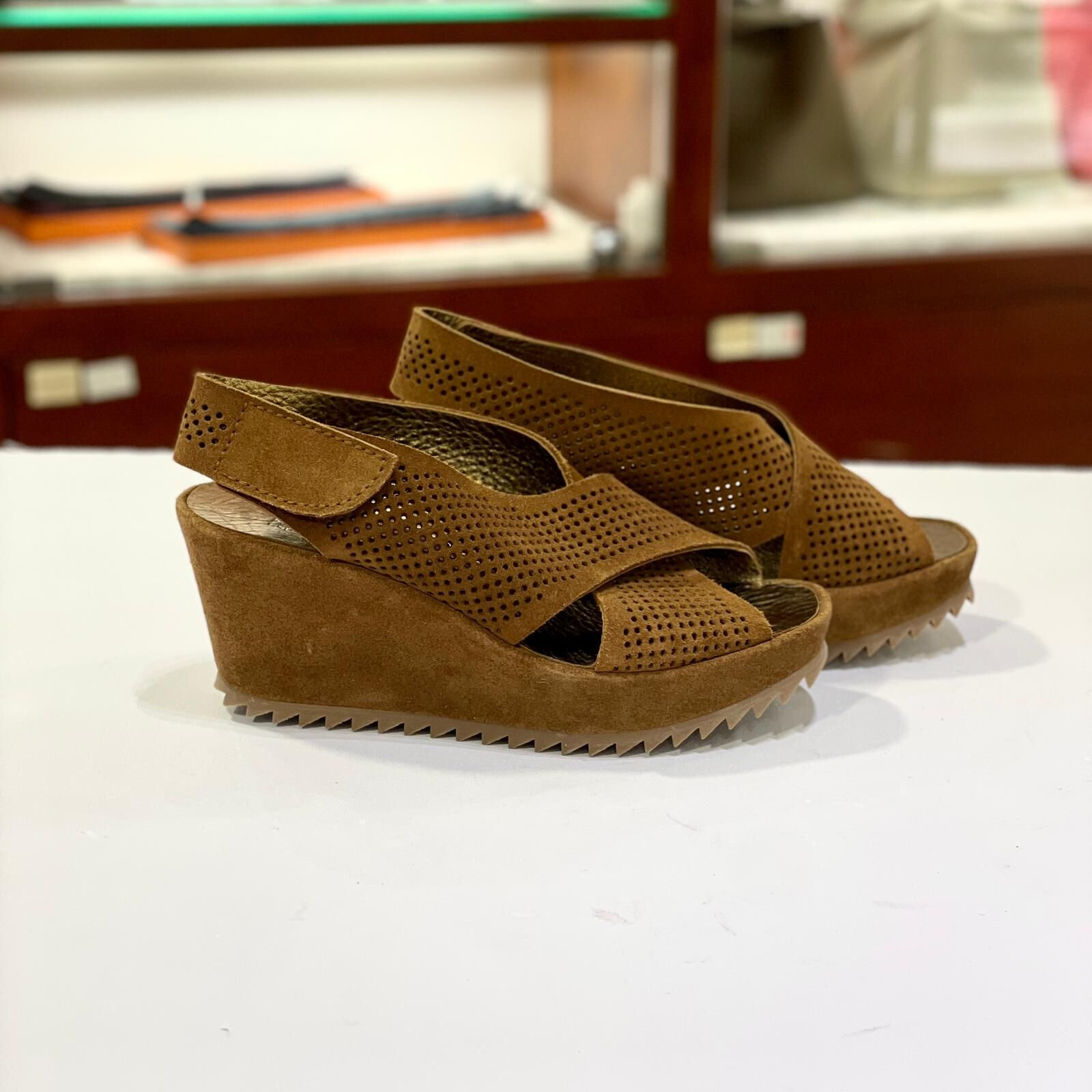 只有35碼~全球最抵!!! 全新PEDRO GARCIA FRIGG 坡跟涼鞋 , 啡色通花麂皮,交叉綁帶 #香榭站正品