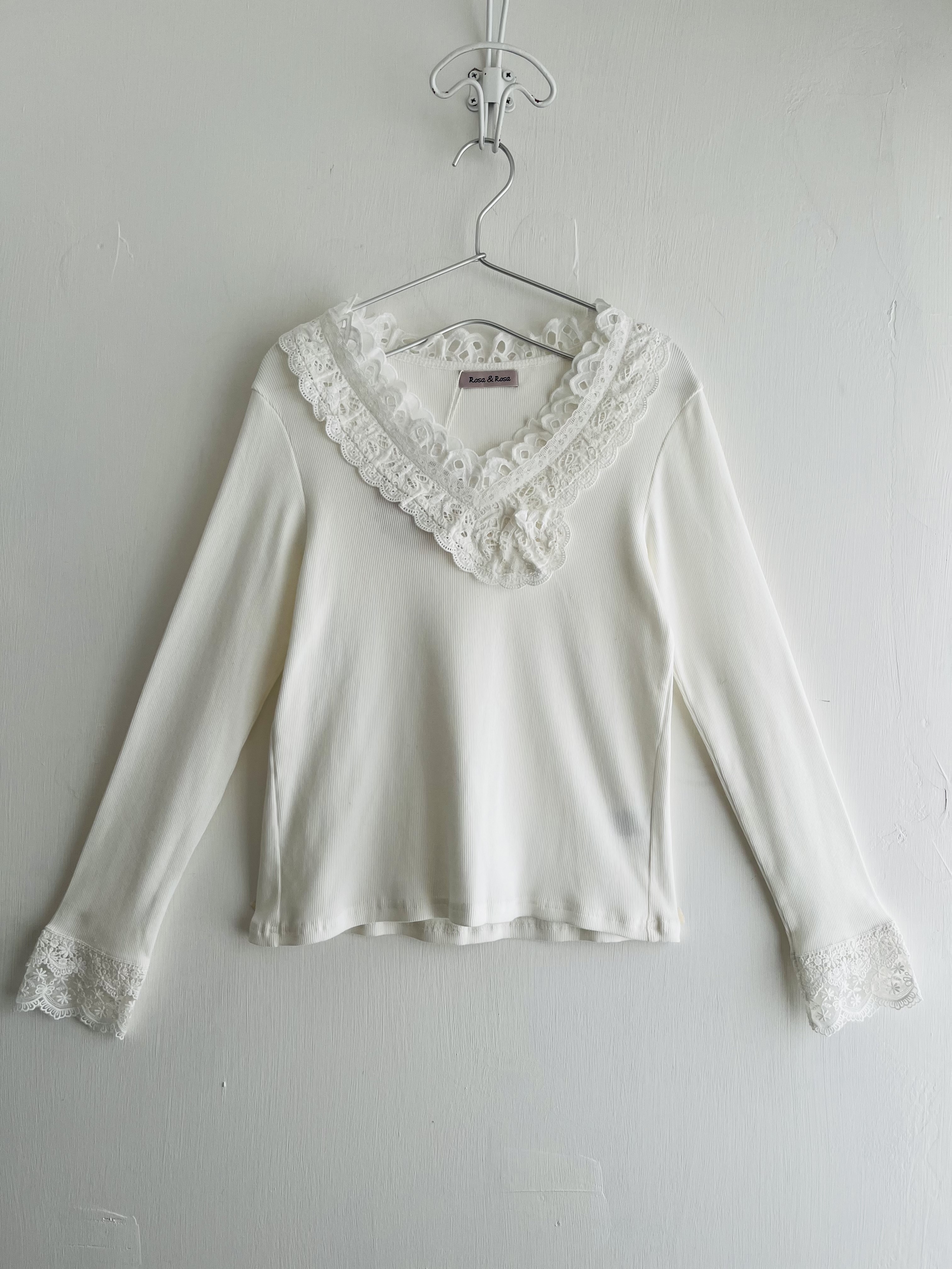 白色刺繡通花V領打底