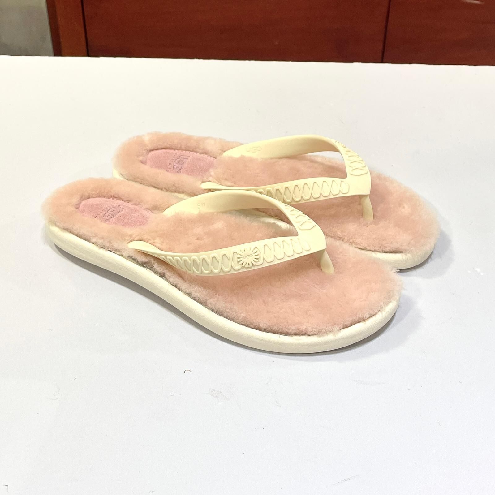 只有35碼~超級筍價!!! 全新UGG粉色毛絨人字拖 Fluffie Flip Flop #香榭站正品