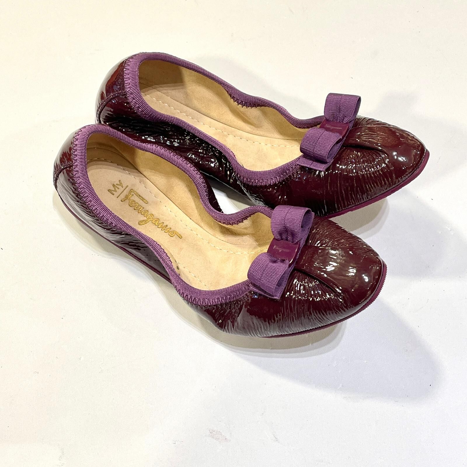 只有35碼~全球最抵!!! 全新FERRAGAMO FLAT SHOES,紫紅色漆皮,配蝴蝶結,菲拉格慕,芭蕾舞鞋,#折疊娃娃鞋 #香榭站正品