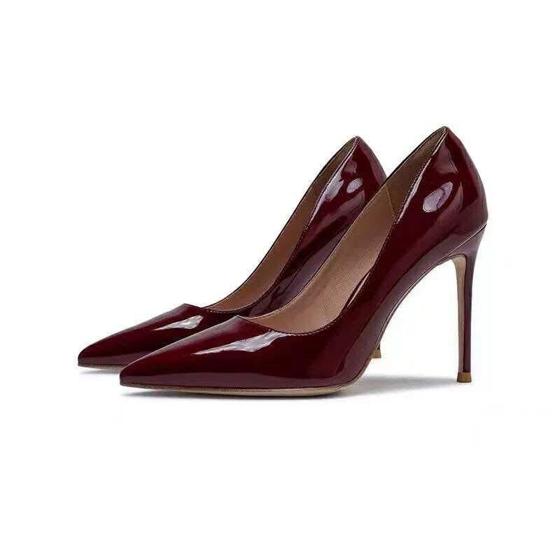漆皮尖頭高跟鞋