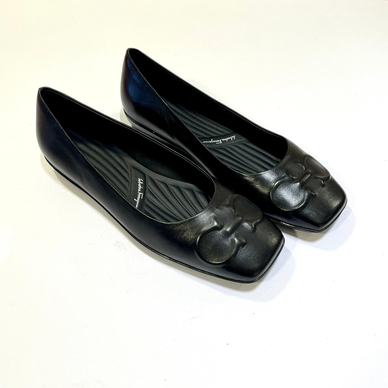 只有35碼~全球最抵!!! 全新FERRAGAMO FLAT SHOES , Gancini 黑色小牛皮方頭, 菲拉格慕,芭蕾平底鞋 #香榭站正品