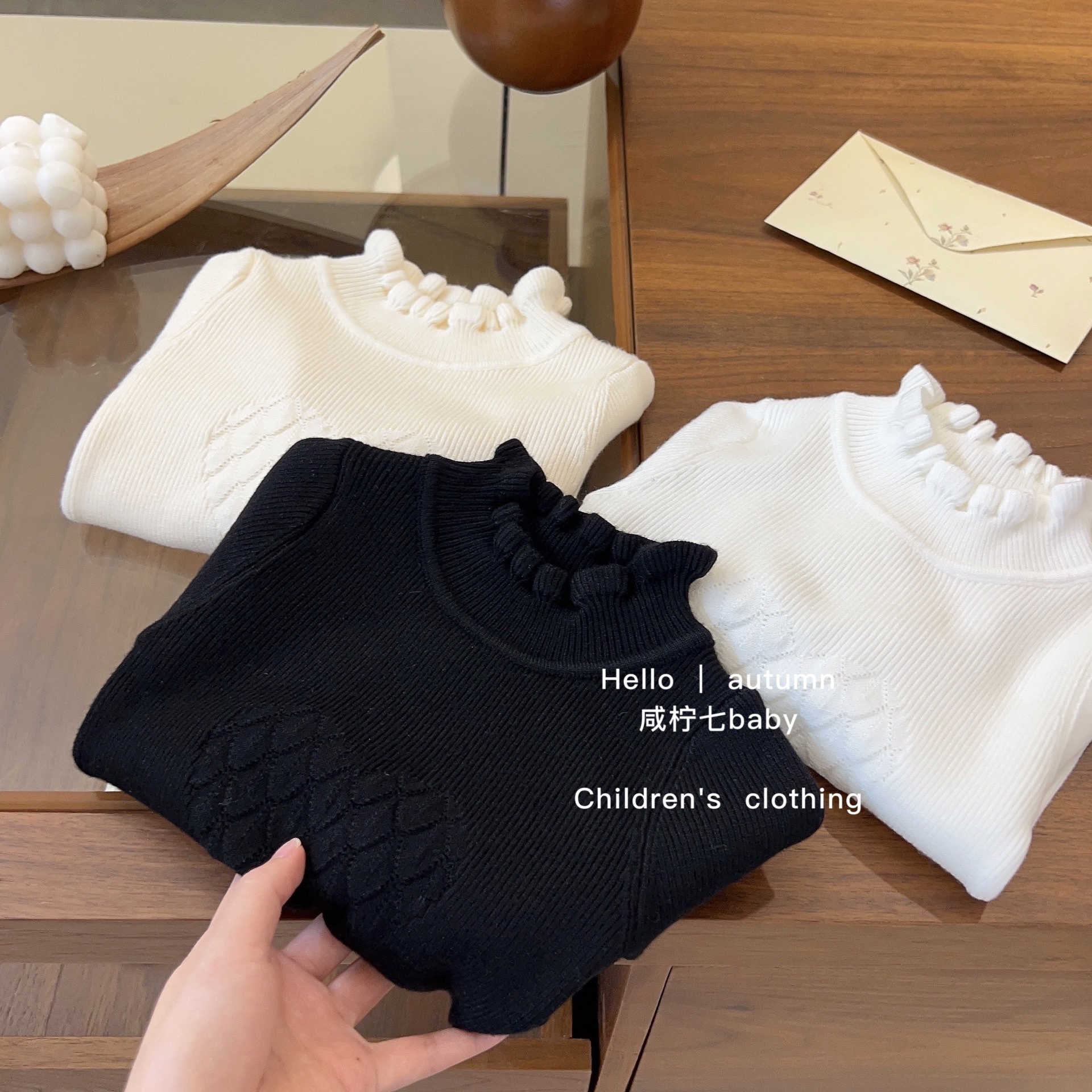 素色花苞半高領愛心上衣