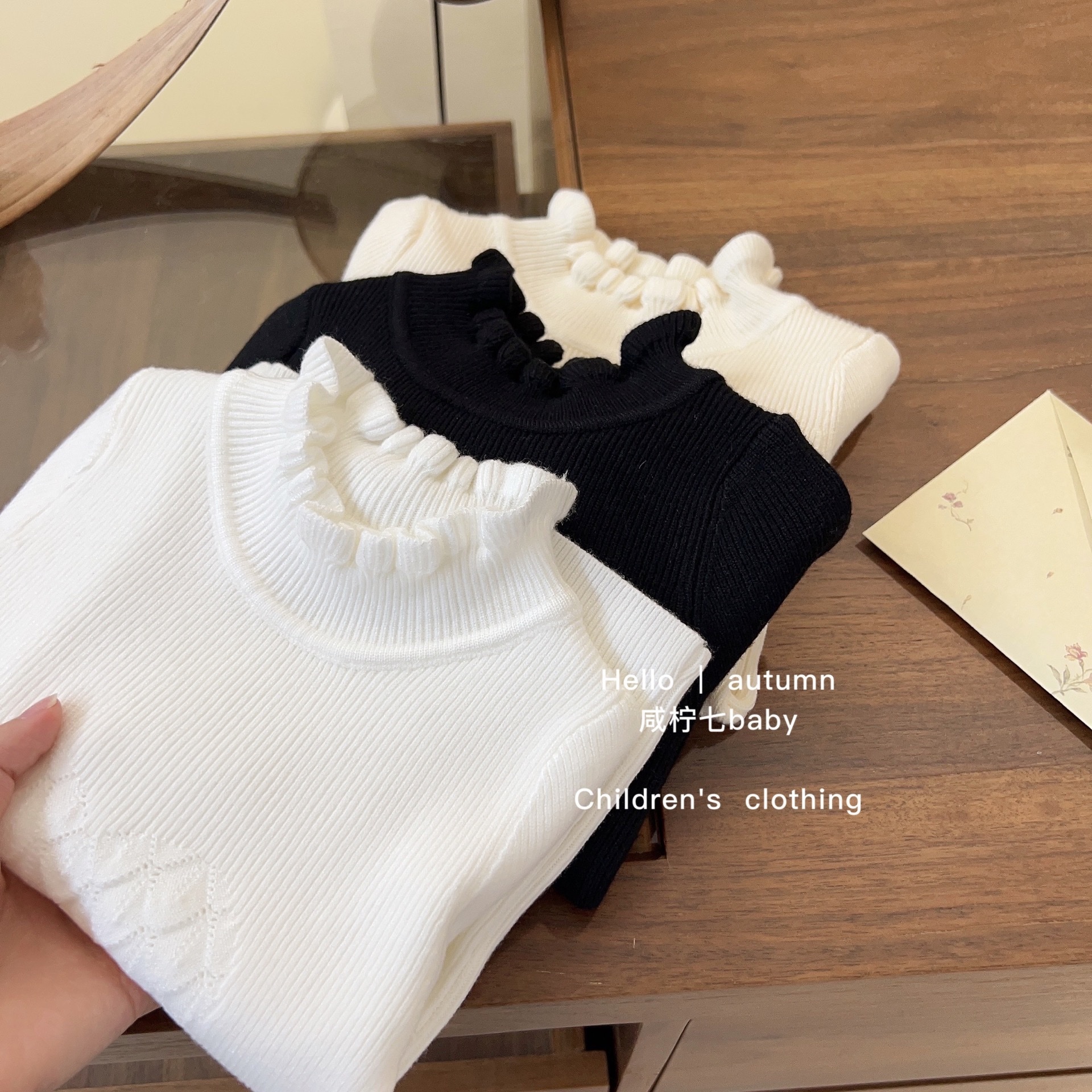 素色花苞半高領愛心上衣