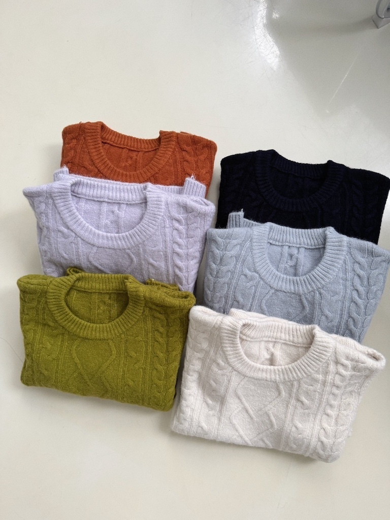 小麻花圓領針織毛衣