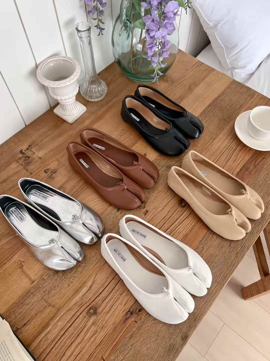 SH5239 真皮分趾平底鞋 *足碼*