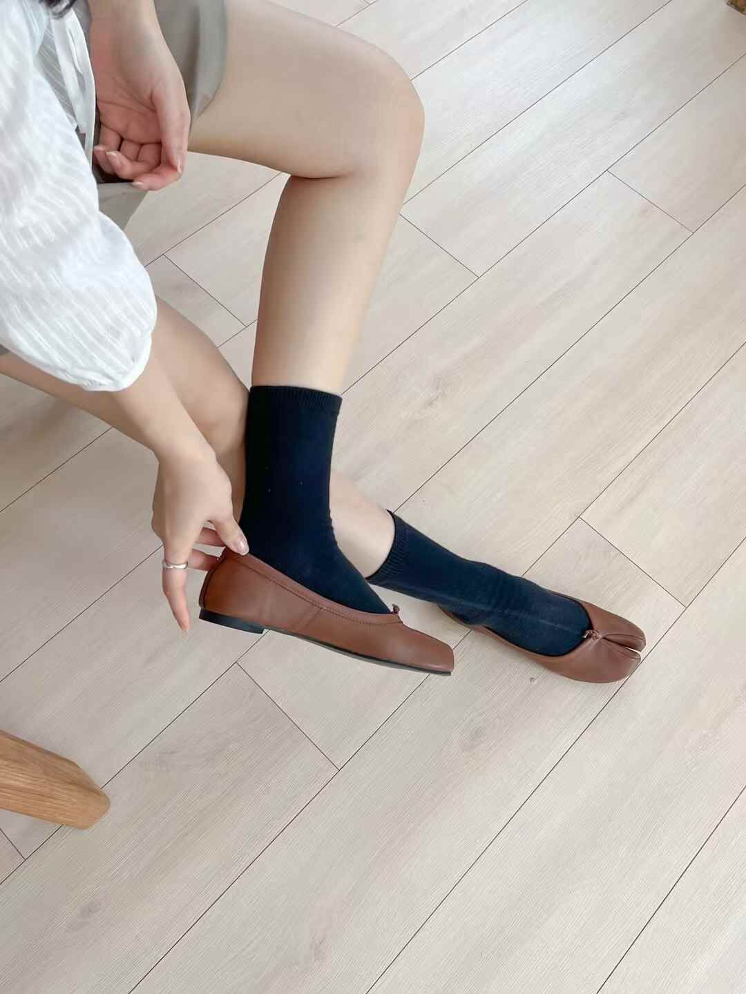 SH5239 真皮分趾平底鞋 *足碼*