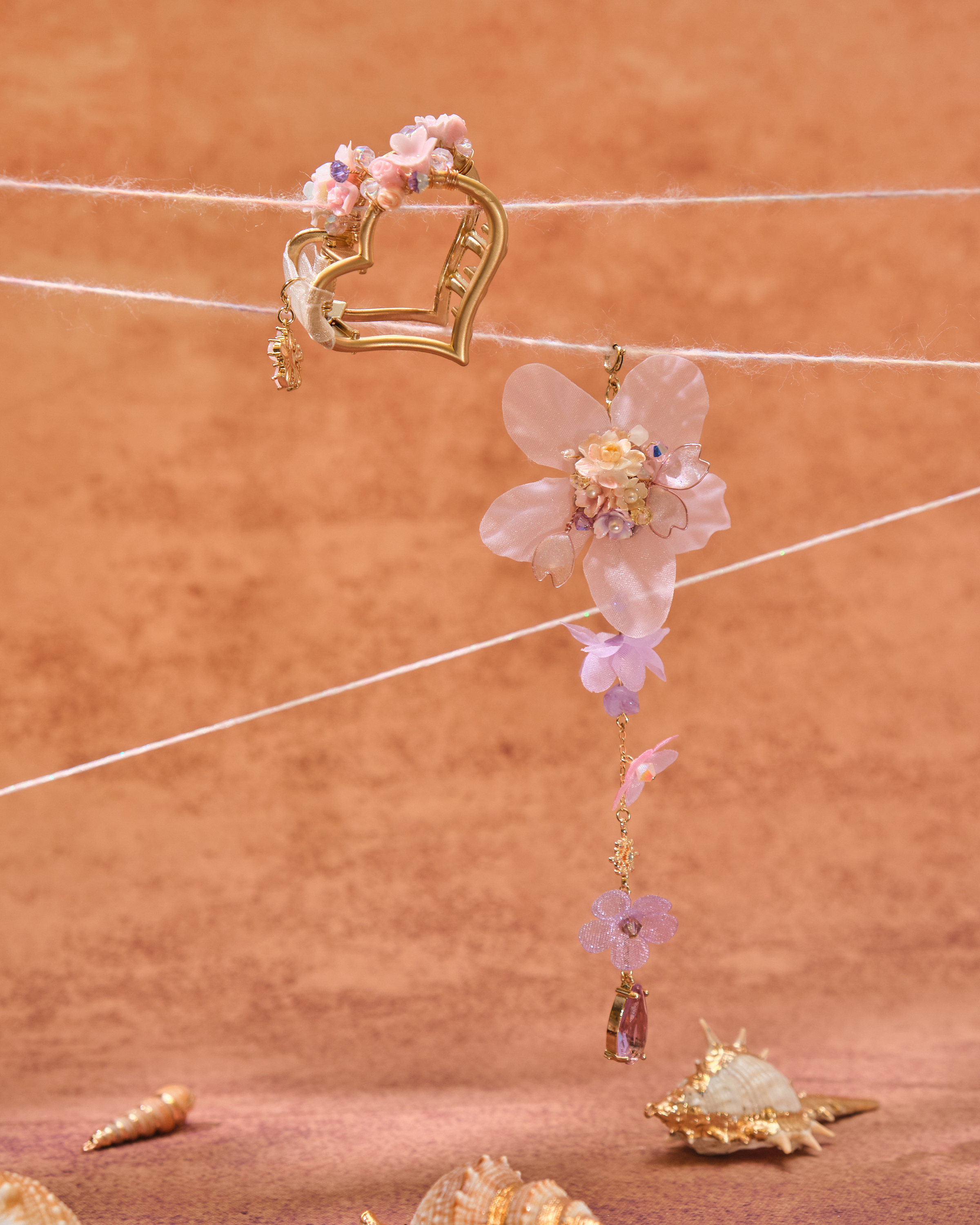 13058 Elegant Flower Language Shark Clip with Detachable Bow