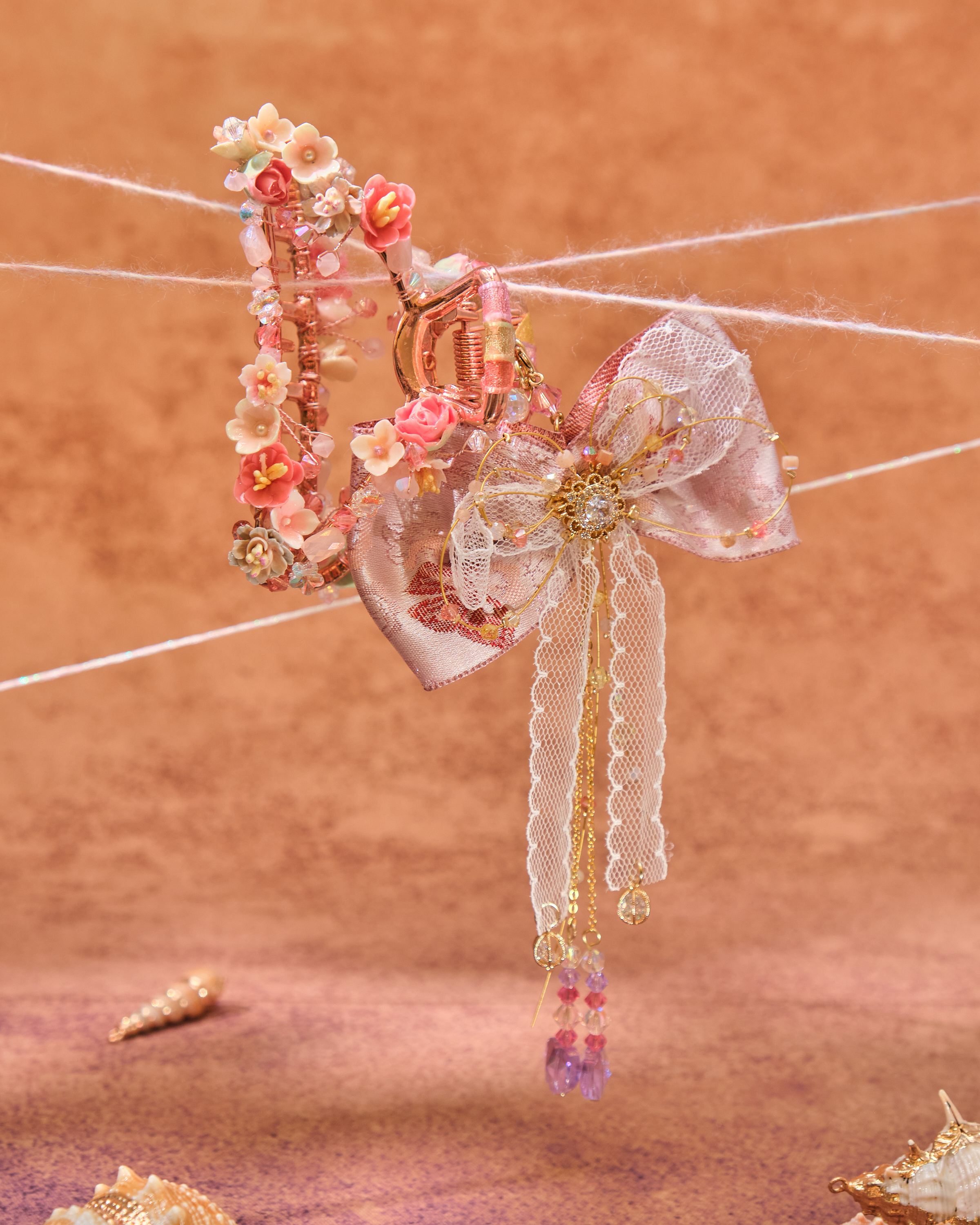 13062 Elegant Flower Language Shark Clip with Detachable Bow