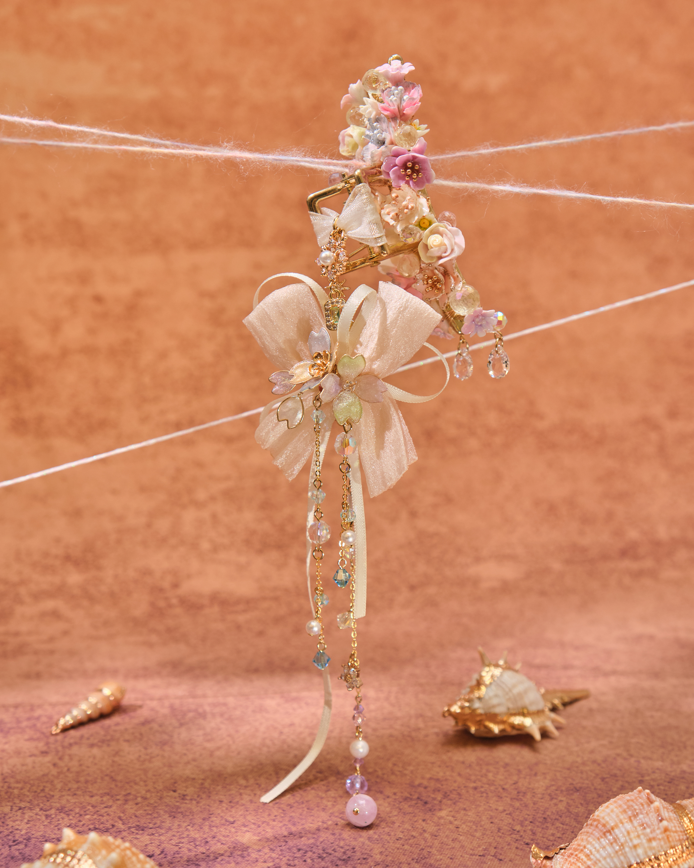 13059 Elegant Flower Language Shark Clip with Detachable Bow