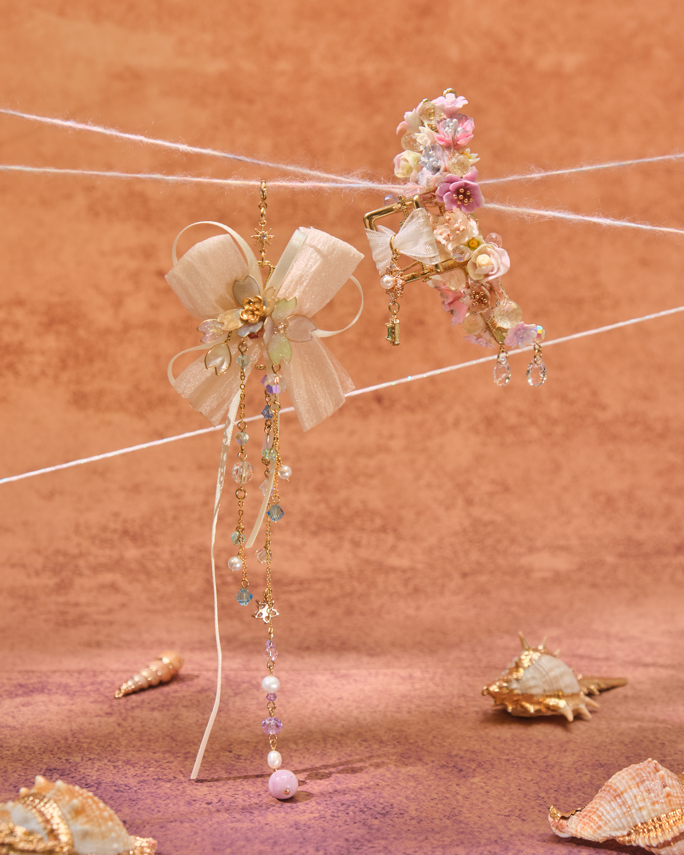 13059 Elegant Flower Language Shark Clip with Detachable Bow