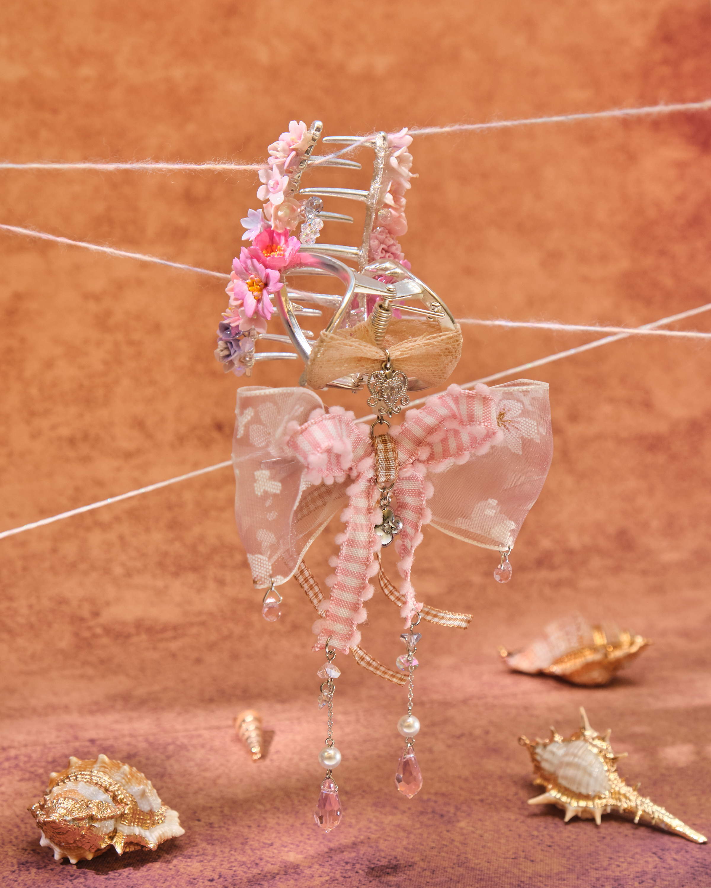 13053 Elegant Flower Language Shark Clip with Detachable Bow