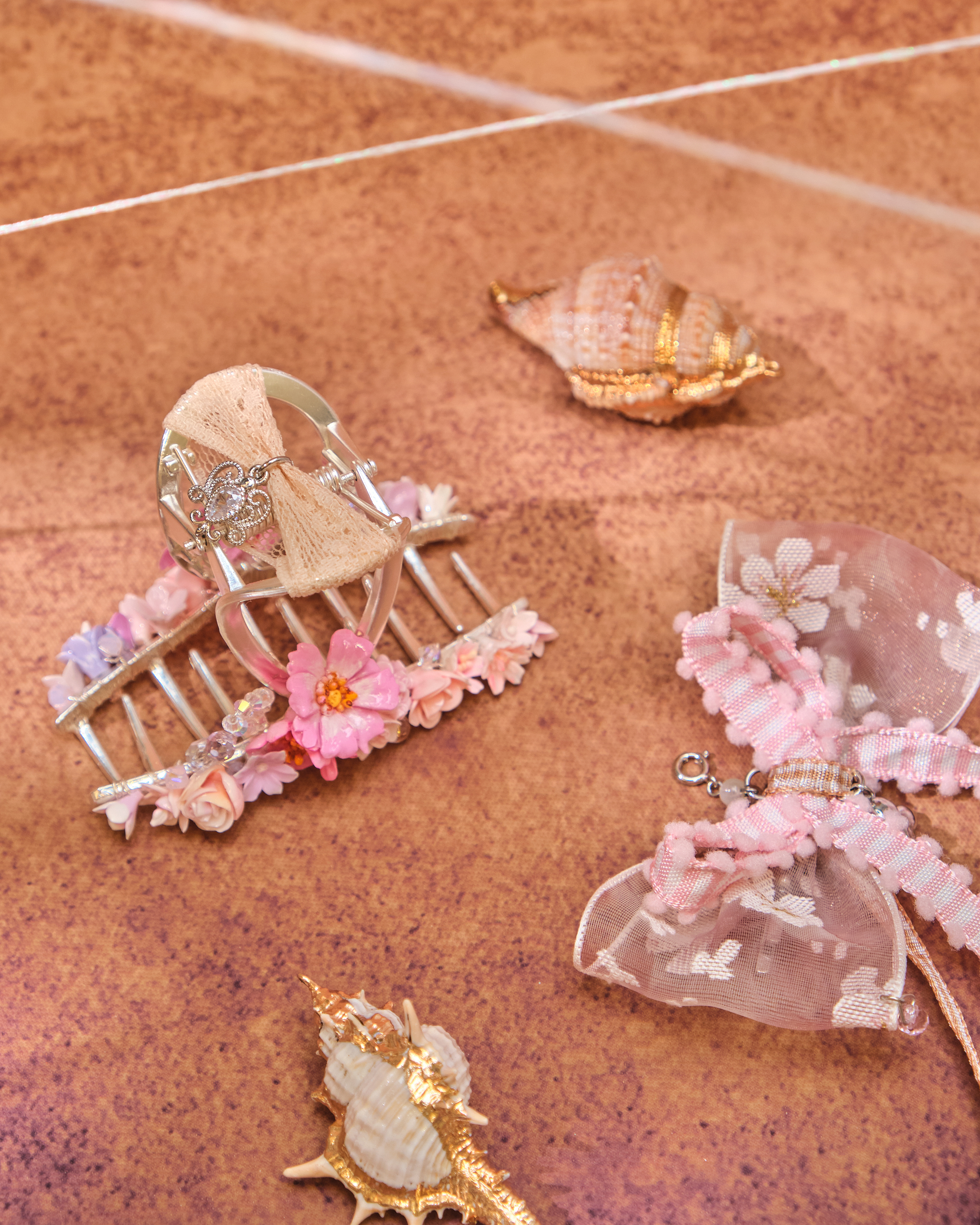 13053 Elegant Flower Language Shark Clip with Detachable Bow