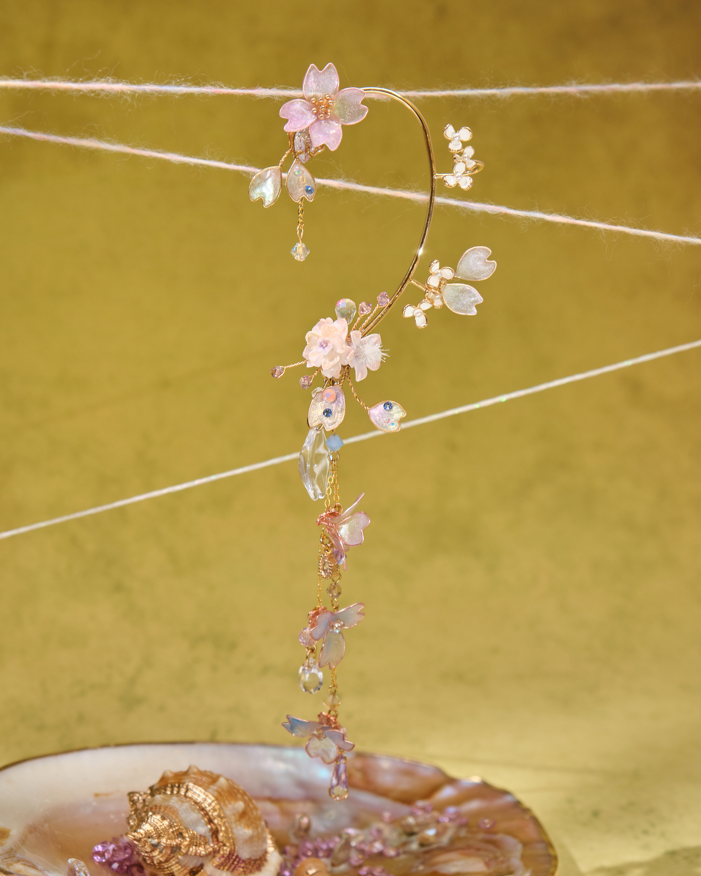 13042 Dyed Poetry Bloom Art Ear Cuff (Detachable Pendant)