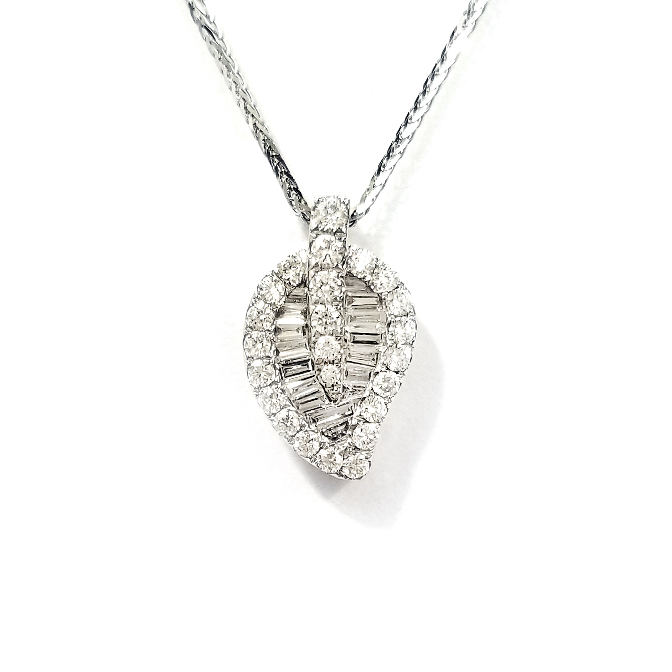 18K白金天然鑽石葉子吊墜