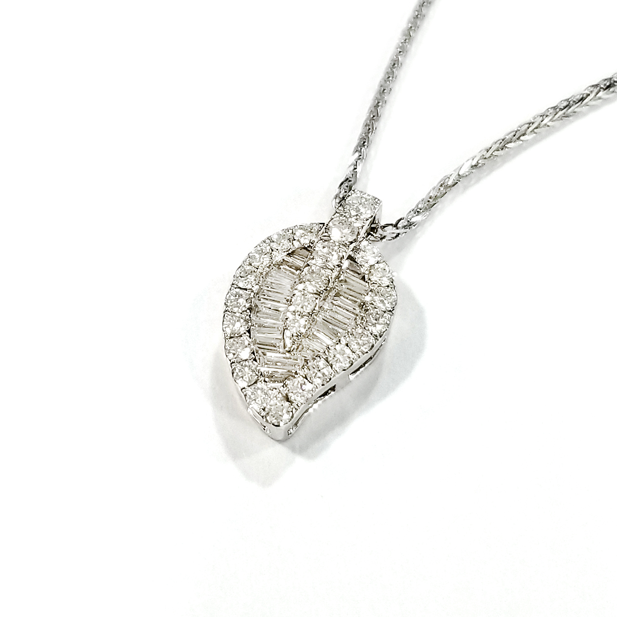 18K白金天然鑽石葉子吊墜