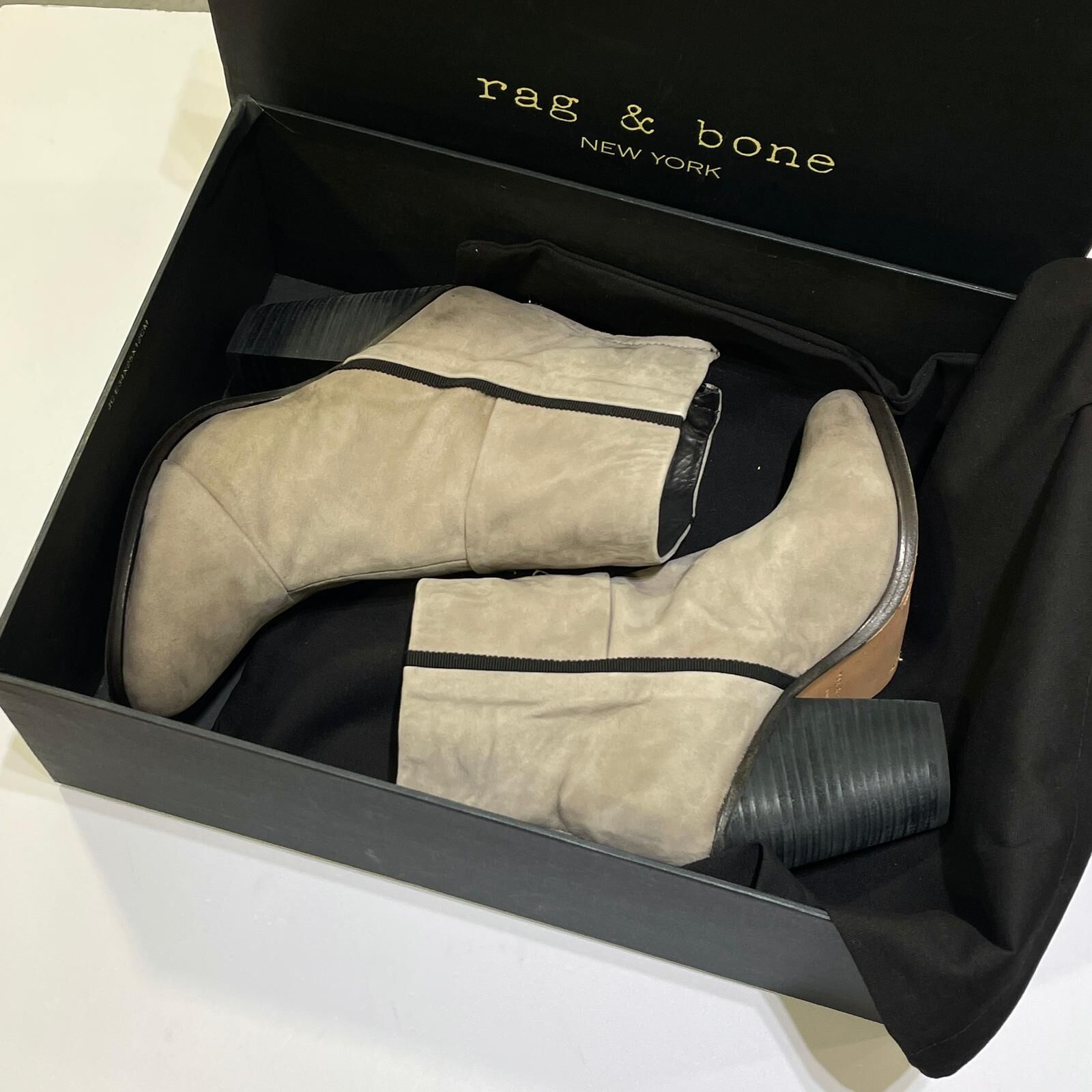 只有35碼~全球最抵!!! 全新RAG & BONE NEWBURY BOOTS 灰色麂皮高跟短靴 #BRAND NEW #香榭站正品