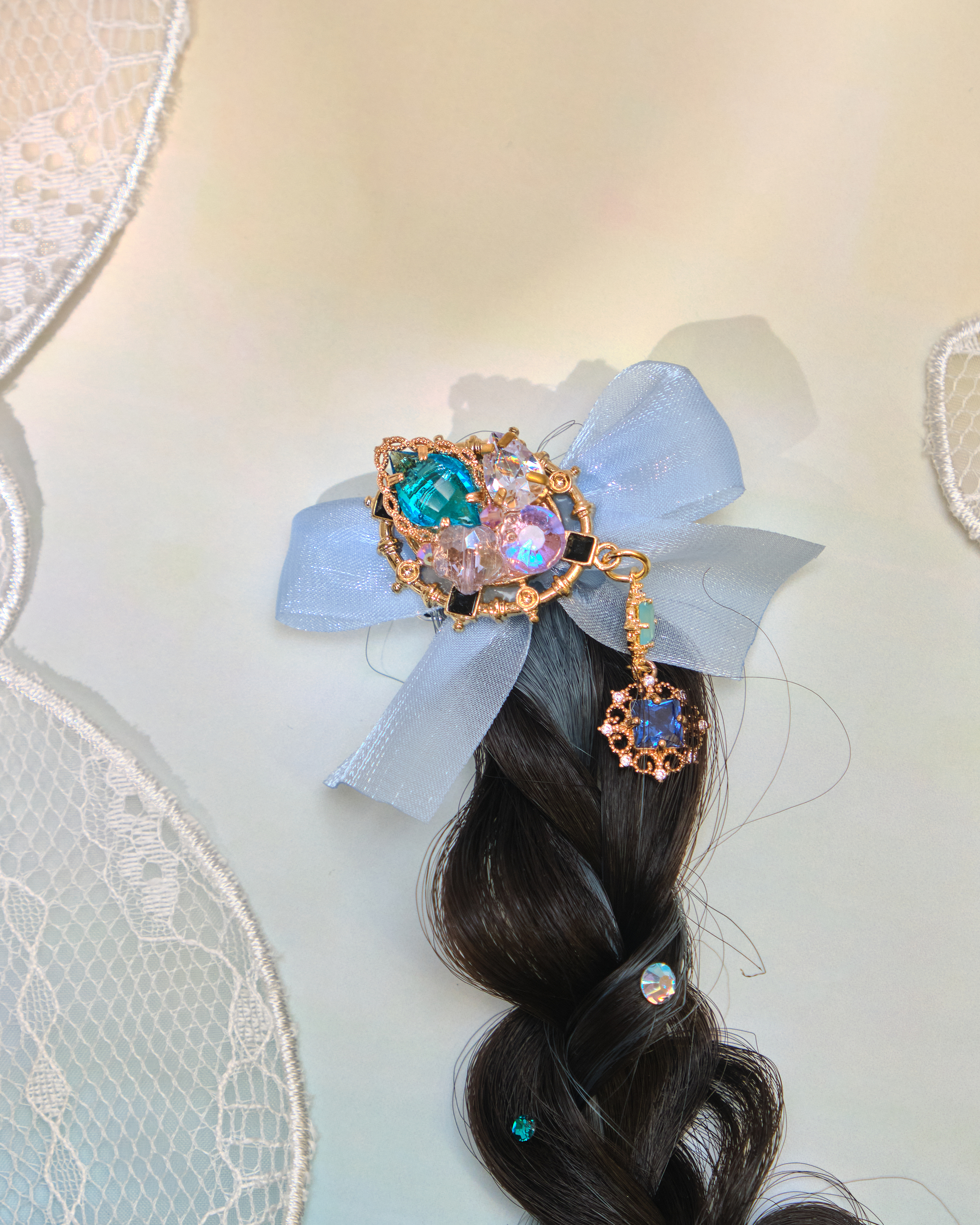 12989 Sweetheart Bow Heart-Ring Faux Braid Bill Clip