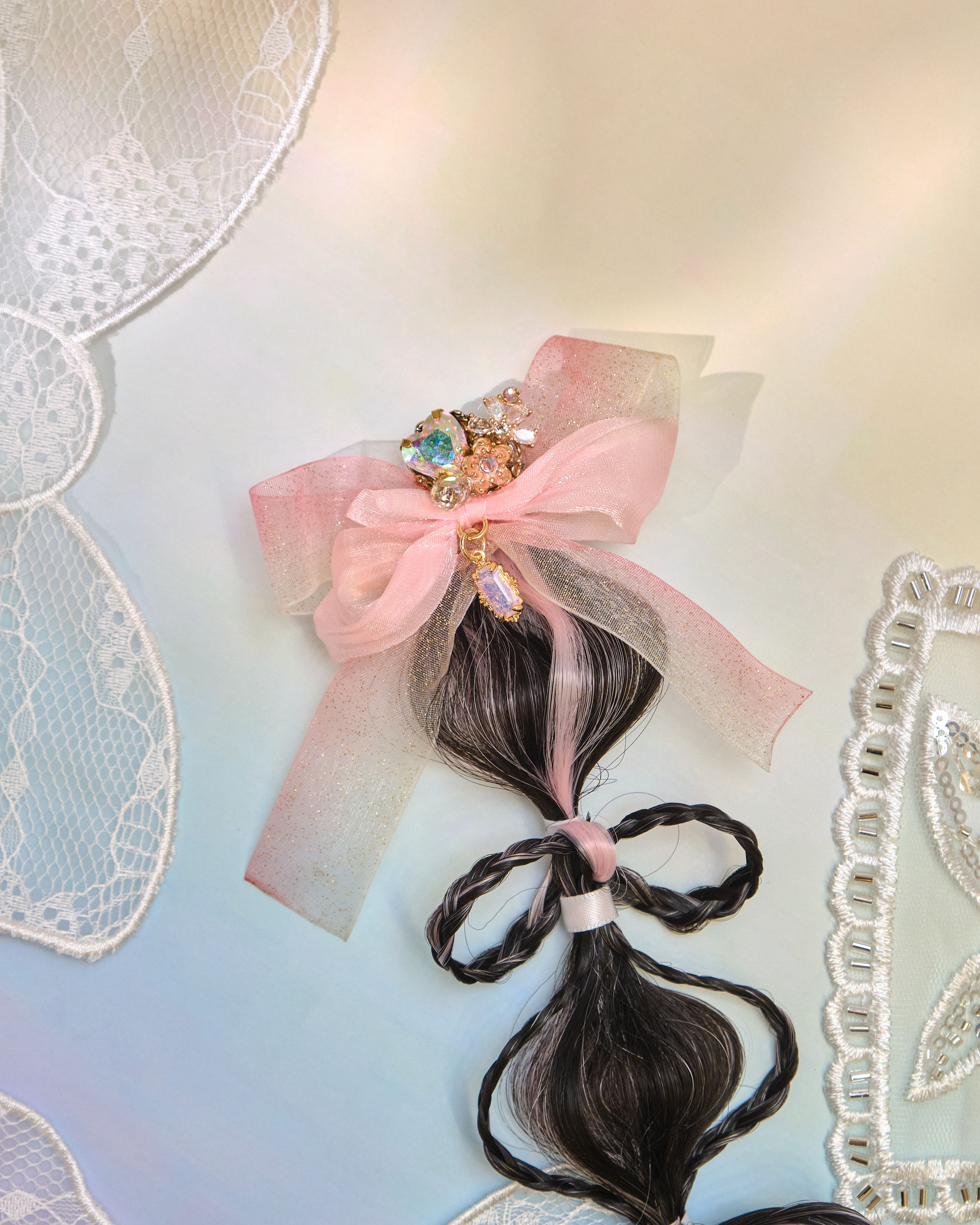 12986 Sweetheart Bow Heart-Ring Faux Braid Bill Clip