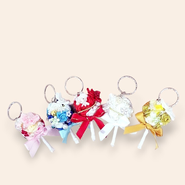 迷你新娘玫瑰珍珠珠寶捧花鑰匙鑰匙圈Mini bridal rose pearl jewelry bouquet key ring