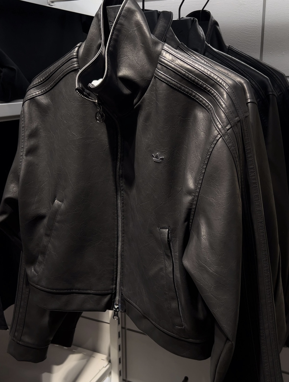 代購-Adidas Originals  拉鍊短款寬松 皮外套 JW7267