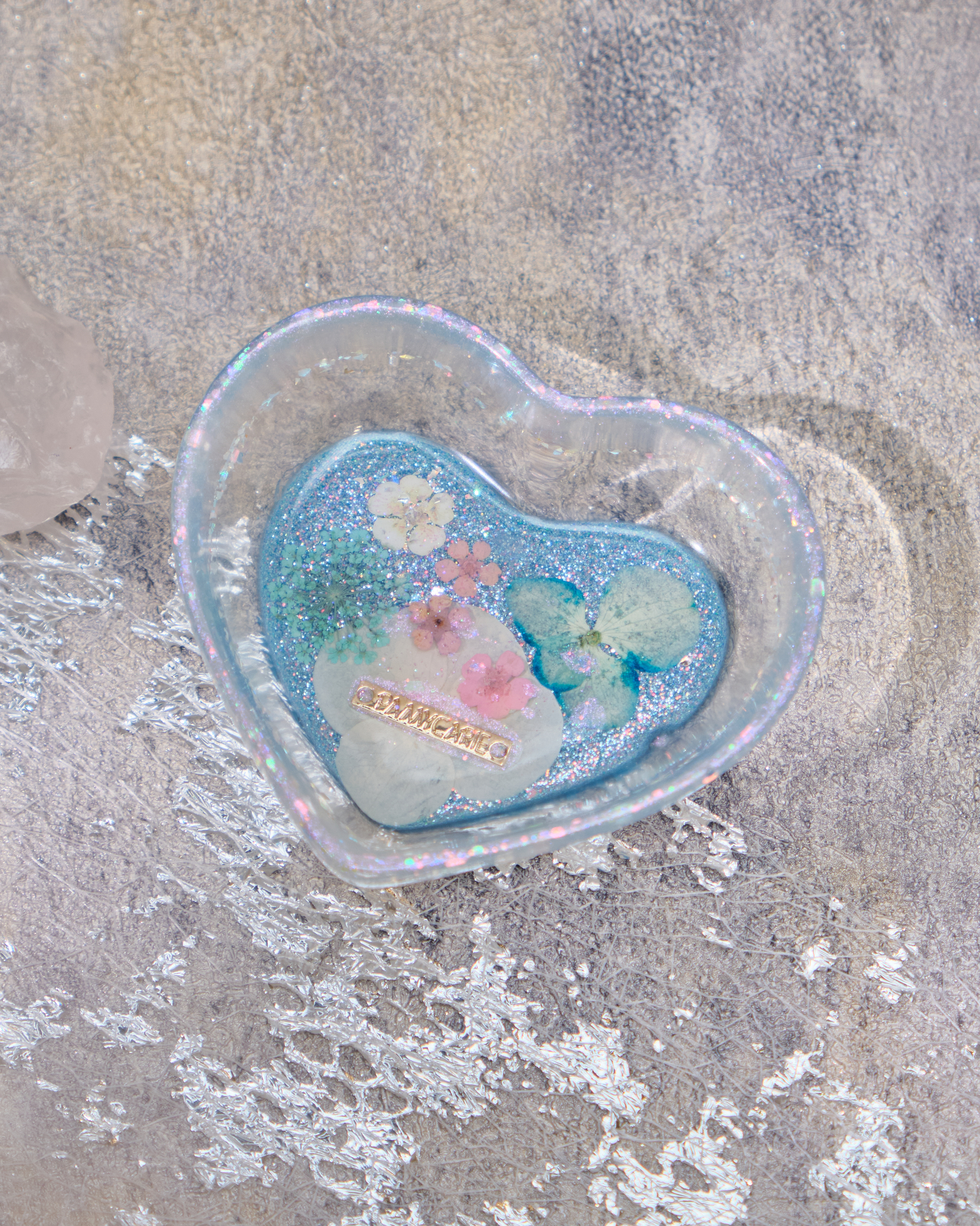 12938 Ocean Whisper Scalloped Resin Heart Plate
