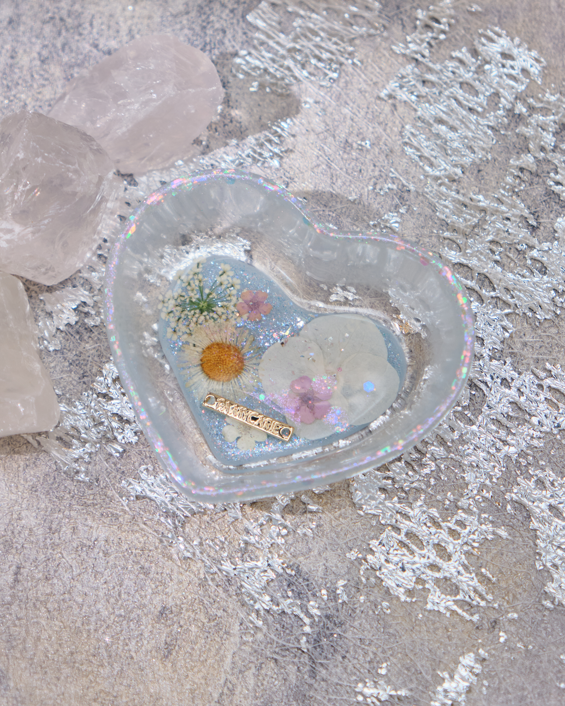 12937 Ocean Whisper Scalloped Resin Heart Plate