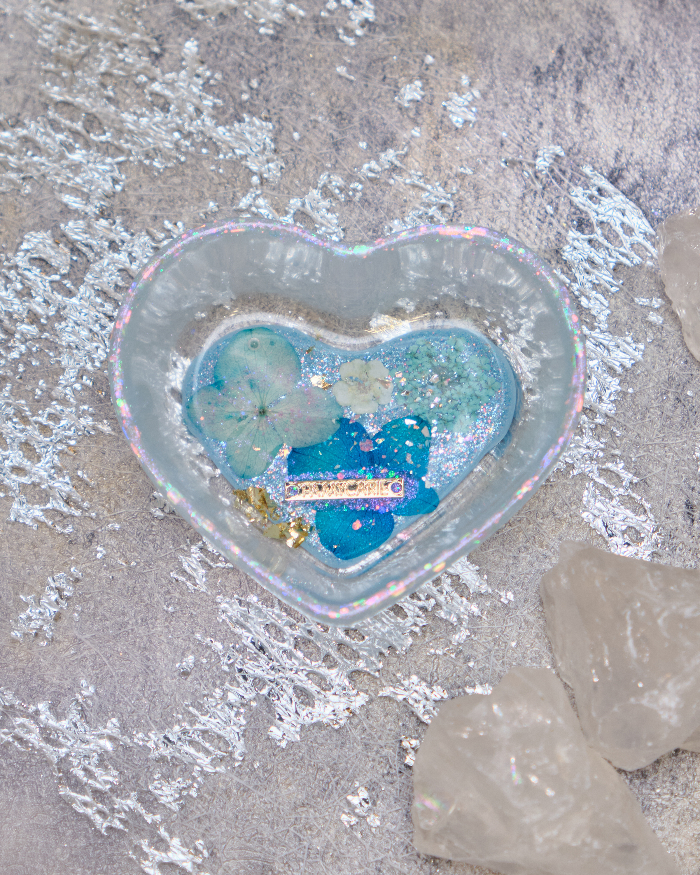 12936 Ocean Whisper Scalloped Resin Heart Plate