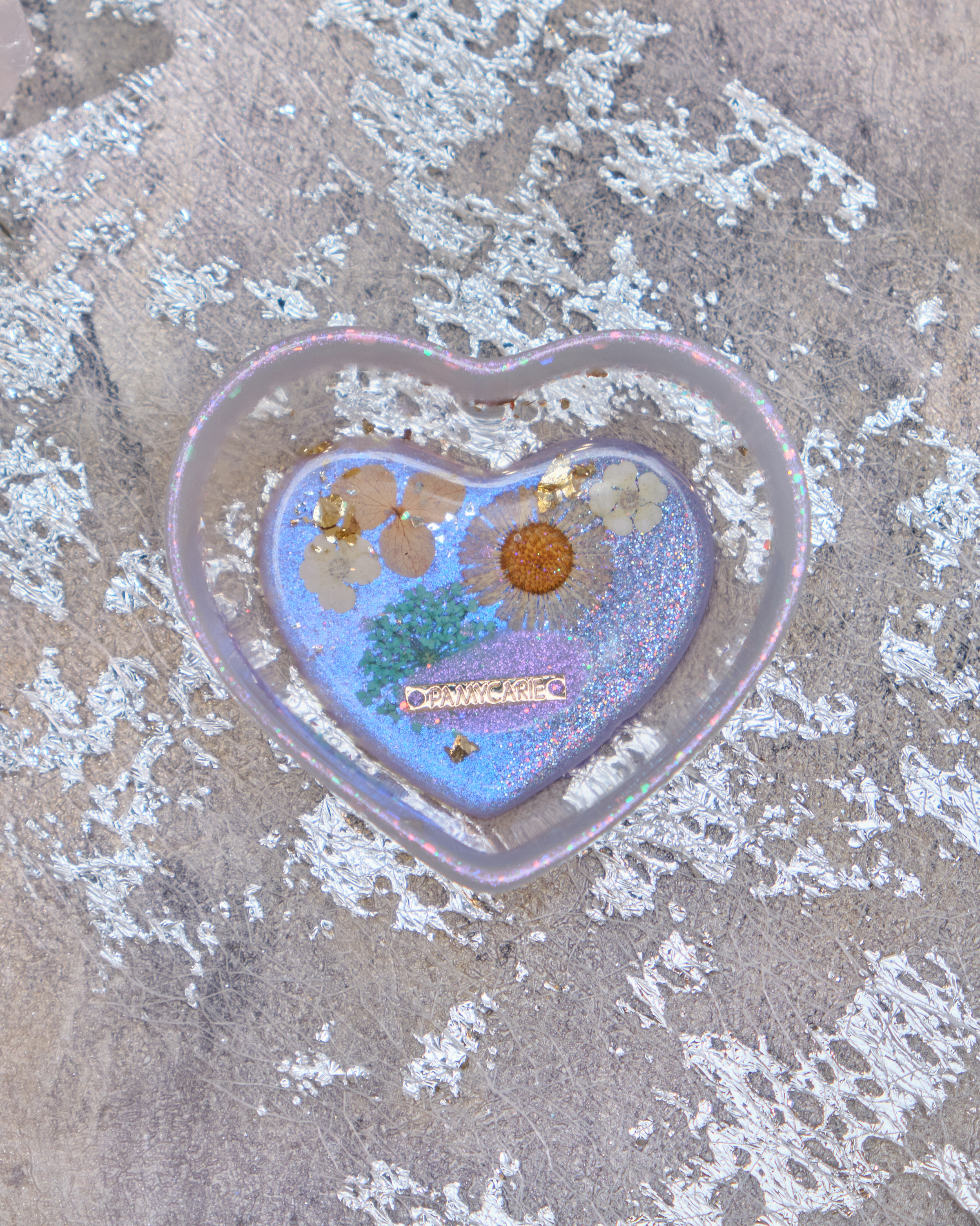 12935 Ocean Whisper Scalloped Resin Heart Plate