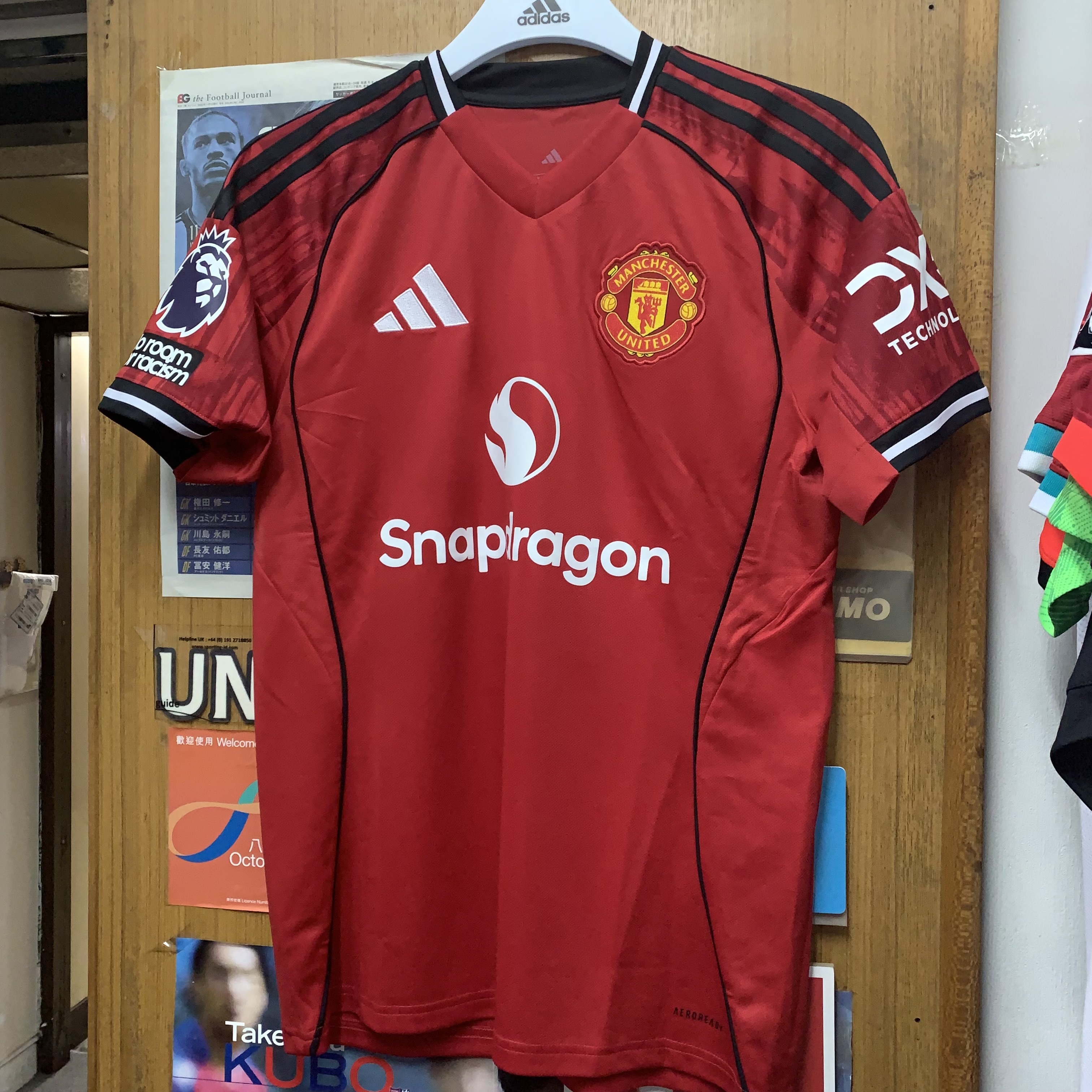 2025 Manchester United Home Shirt with 8 B.FERNANDES