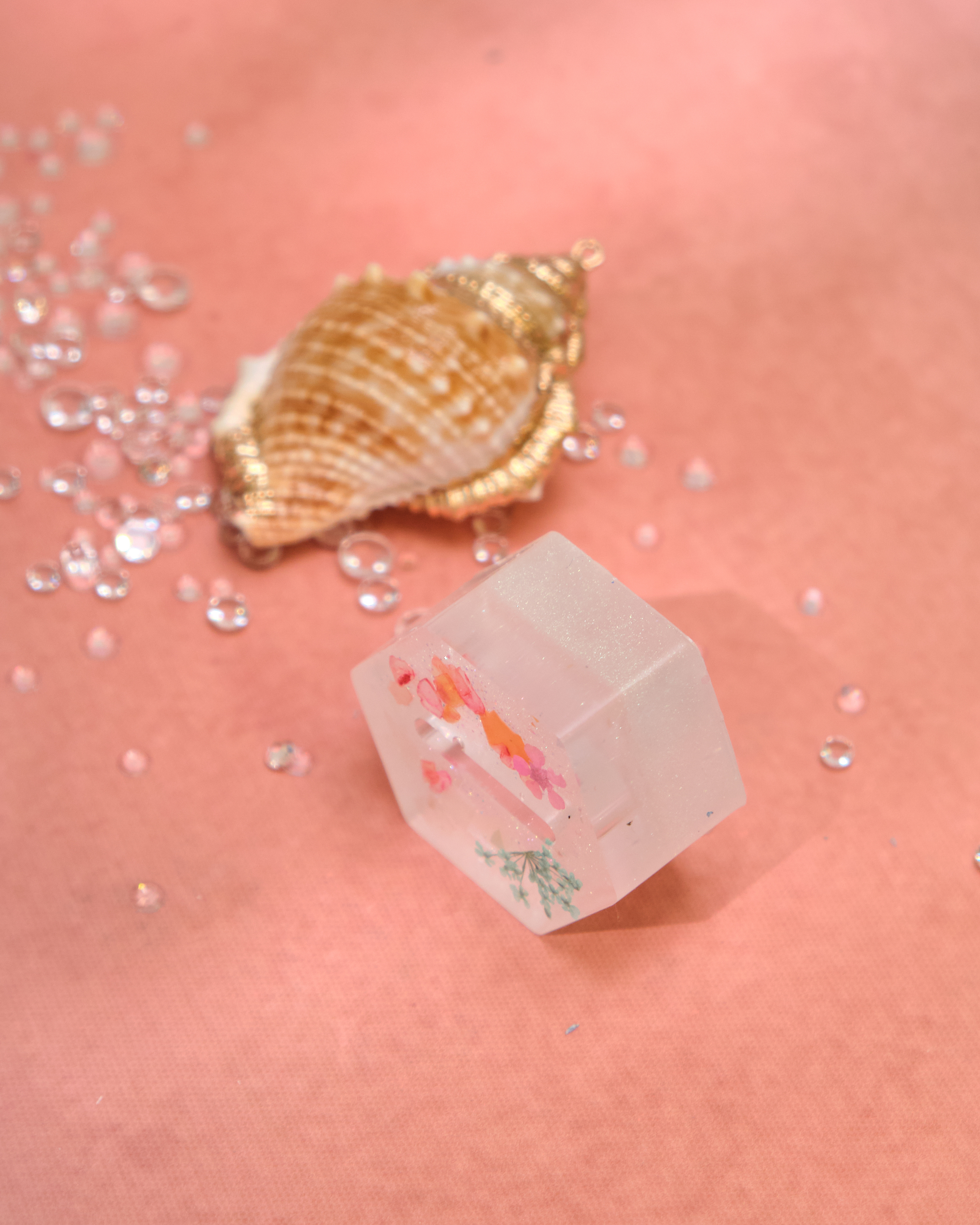 12924 Secret Garden Resin Ring Holder