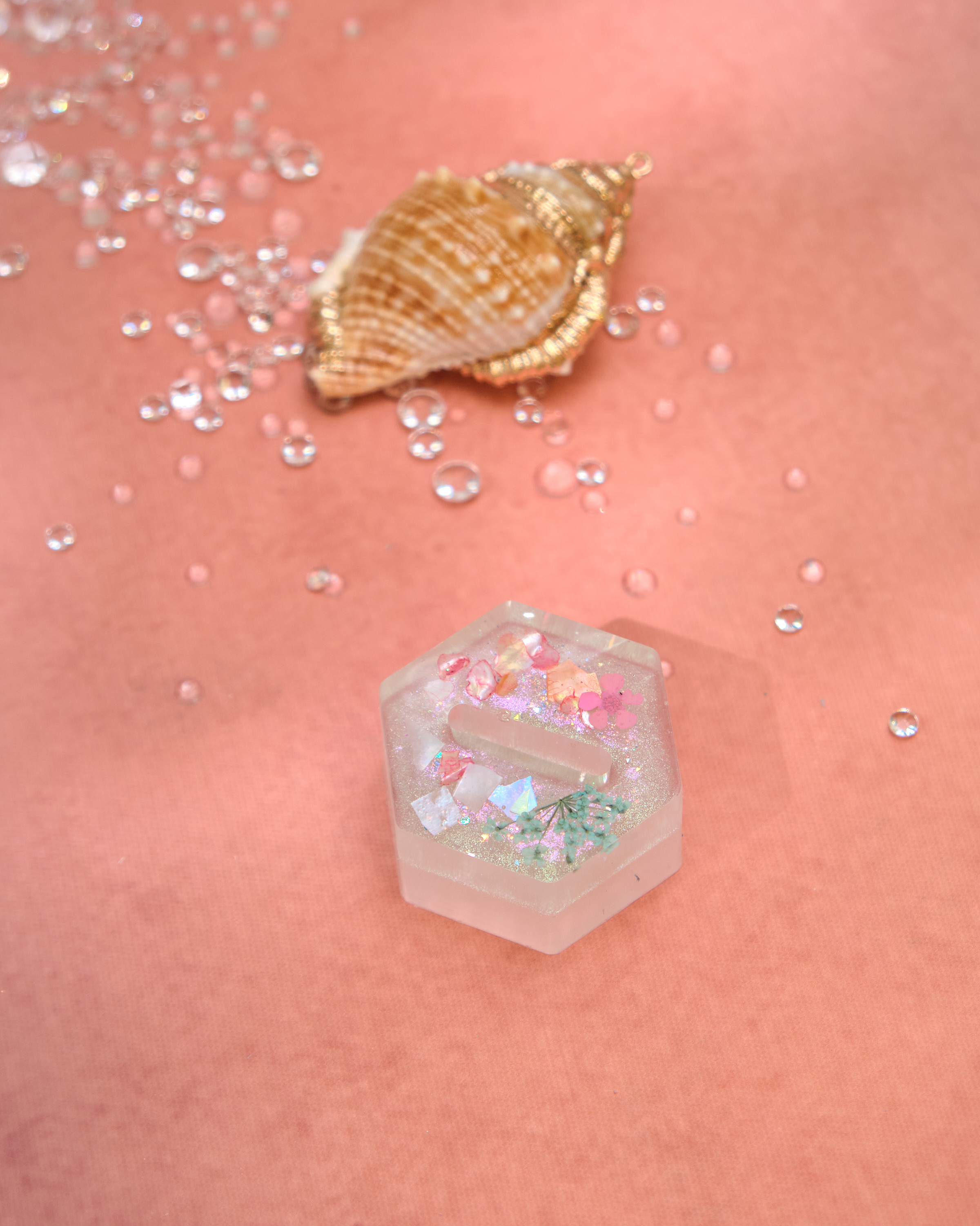 12924 Secret Garden Resin Ring Holder