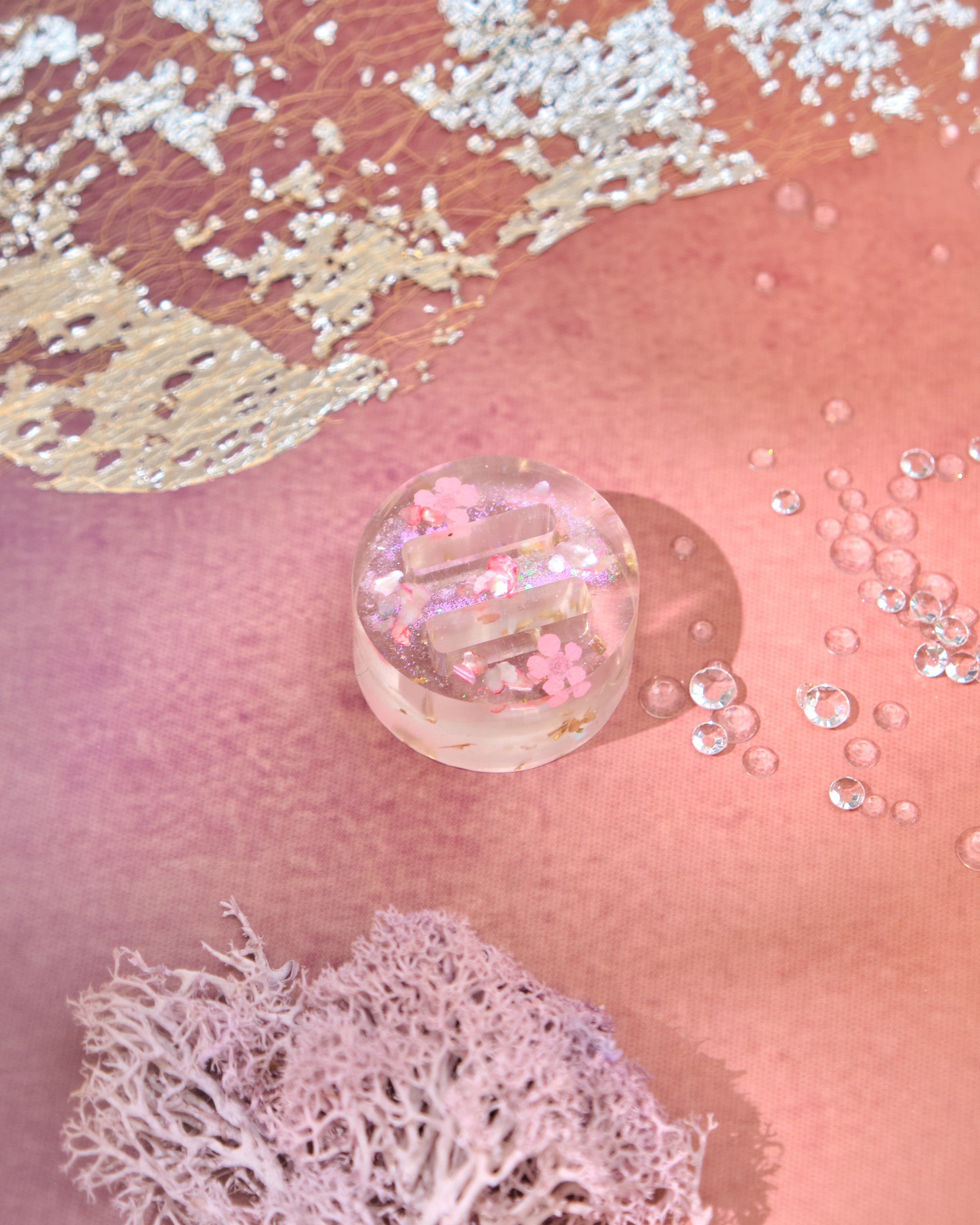 12923 Secret Garden Resin Ring Holder