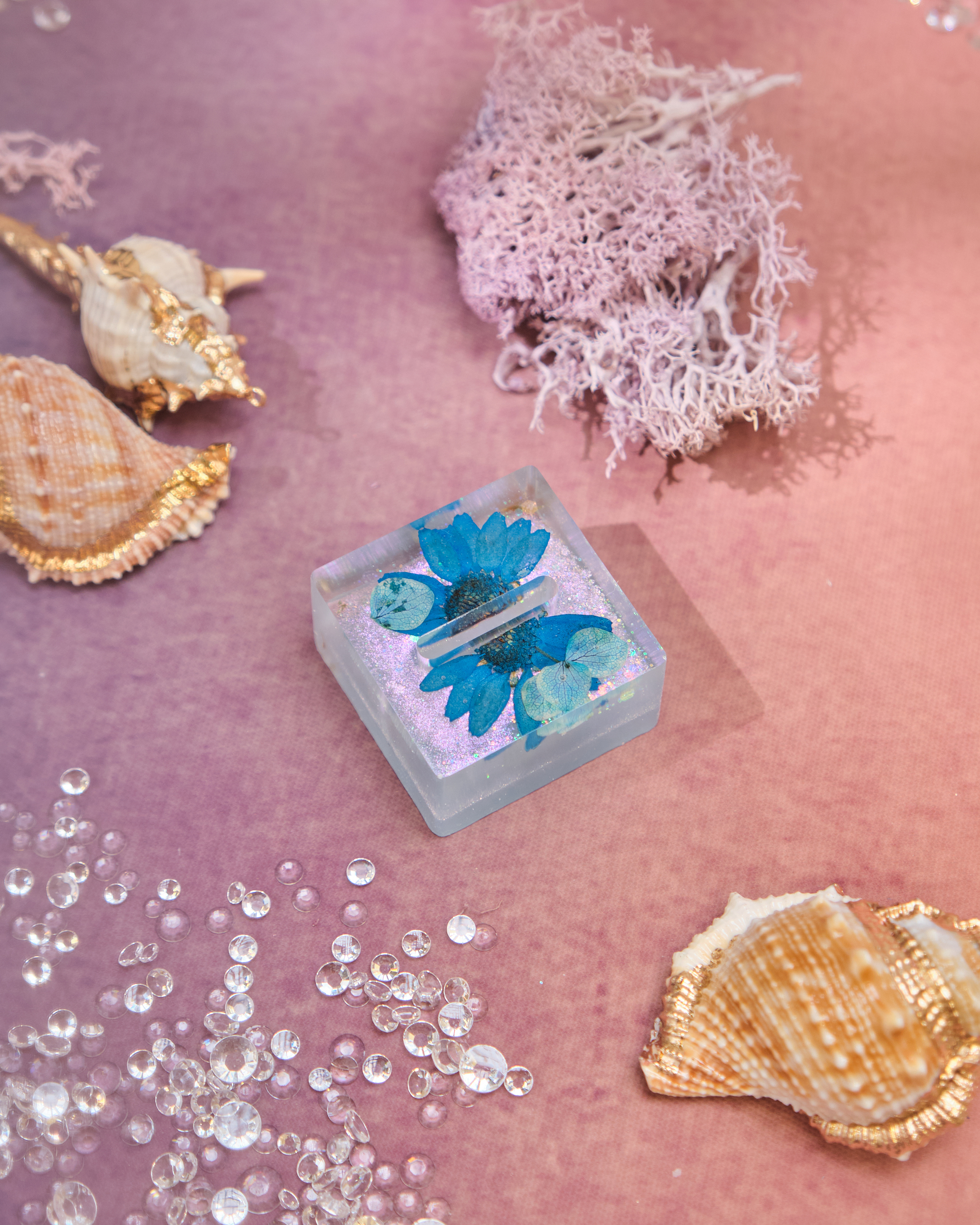 12922 Secret Garden Resin Ring Holder