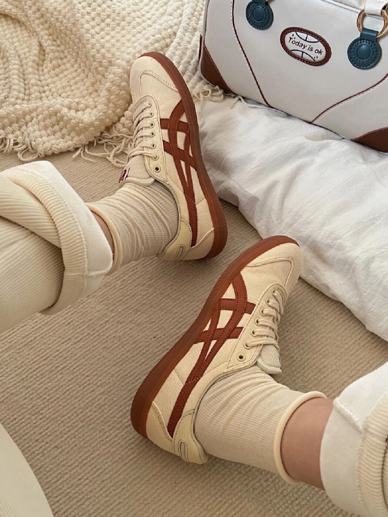 代購-Onitsuka Tiger鬼塚虎 Tokuten 復古麂皮 板鞋 男女同款 米白 1183A862-200