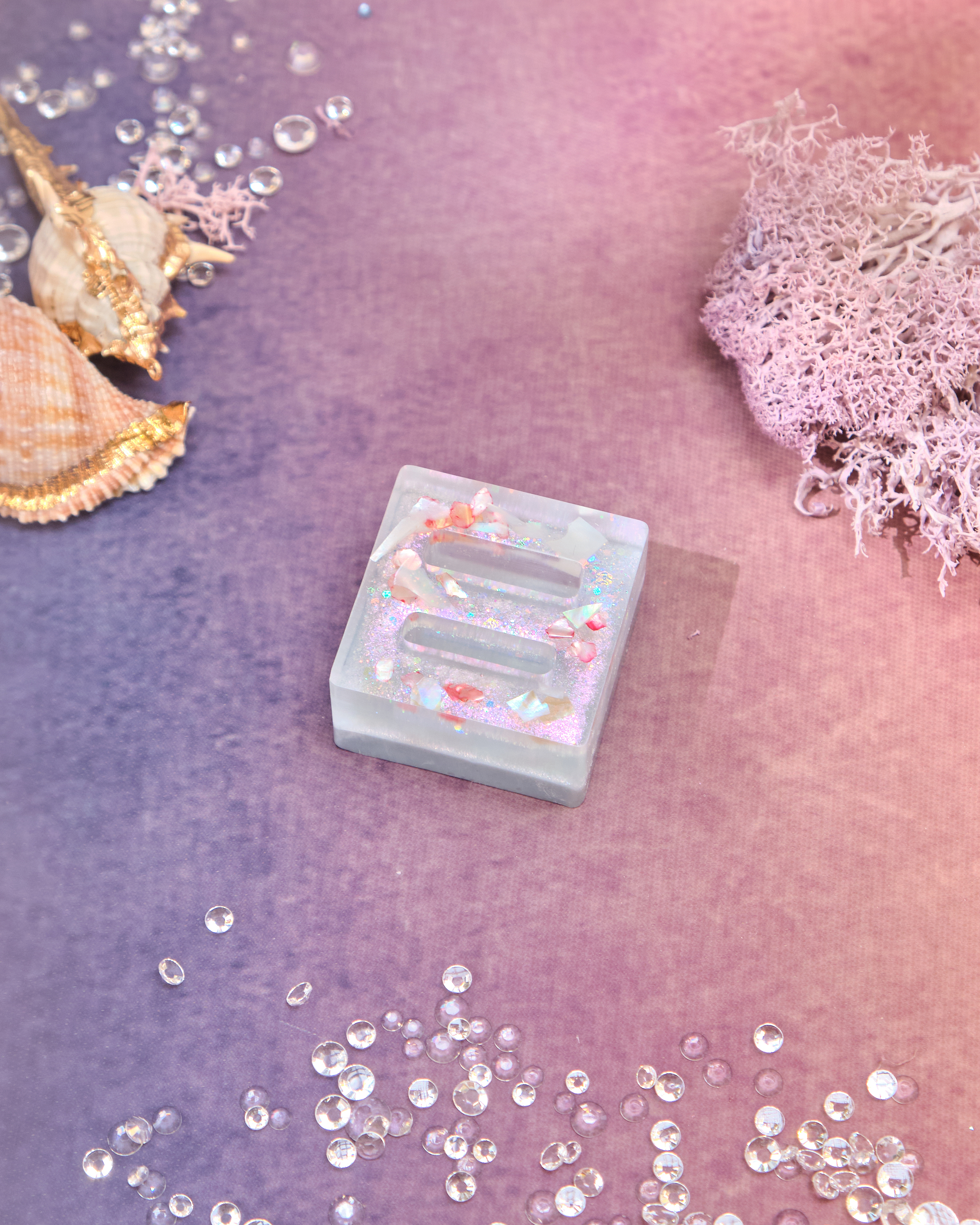 12920 Secret Garden Resin Ring Holder